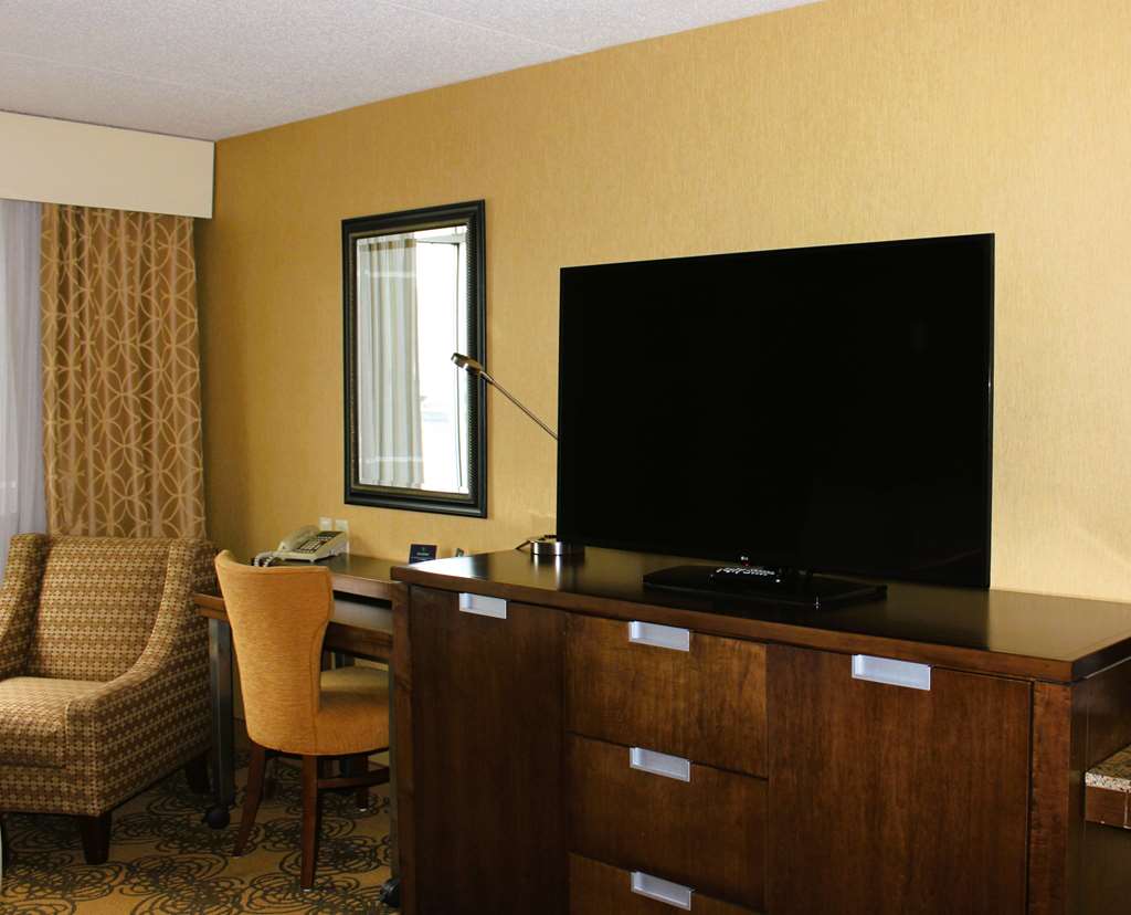 DoubleTree by Hilton Hotel Bay City - Riverfront Image