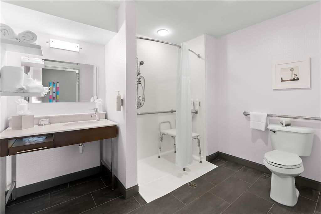 Hampton Inn & Suites Newtown Image