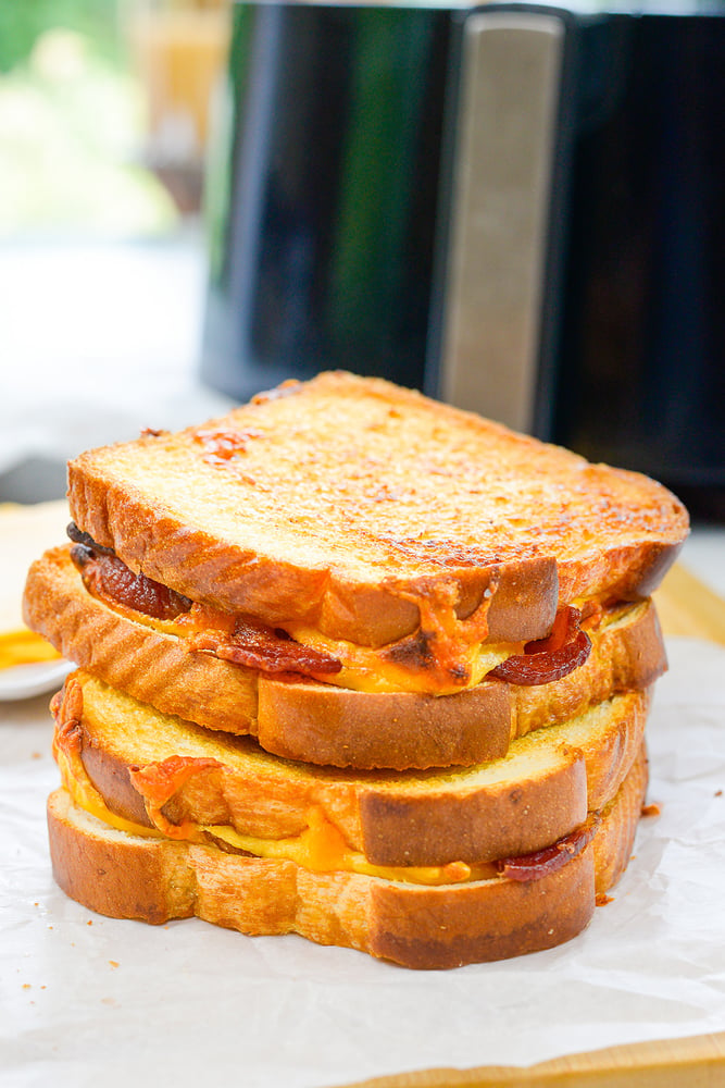 GRILLED CHEESE W/ BEEF BACON 