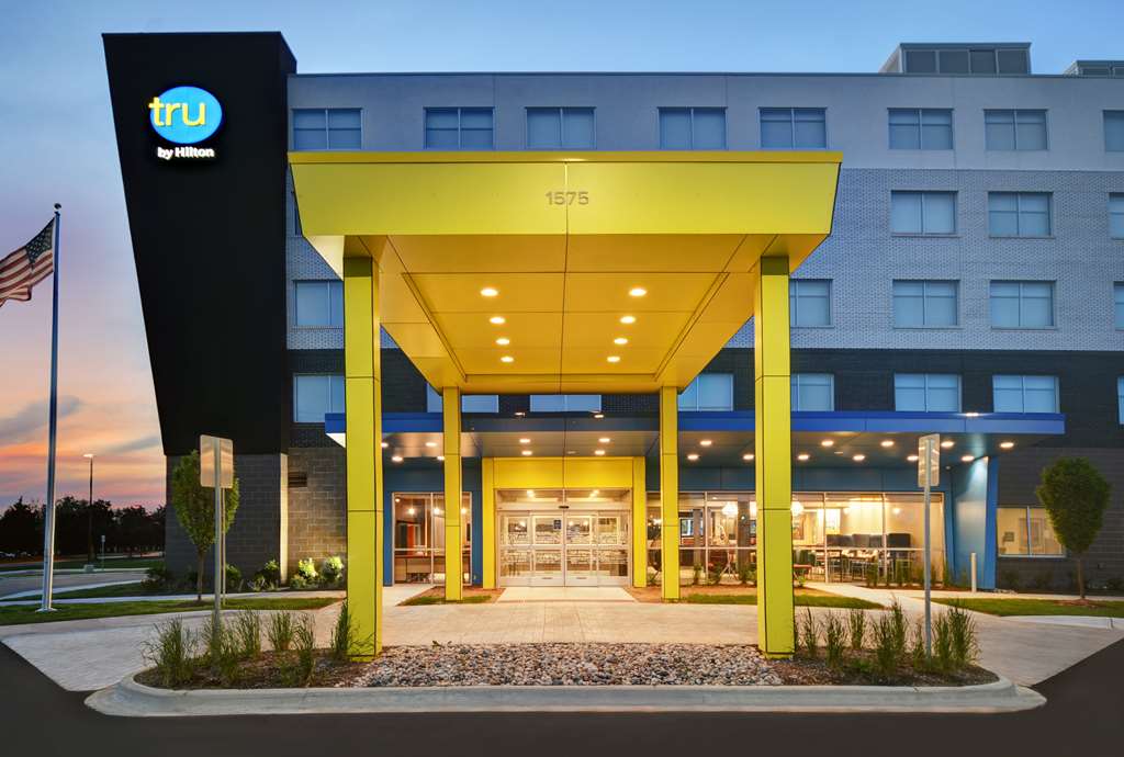 Tru by Hilton Troy Detroit Image