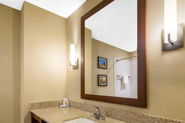 Images Comfort Inn & Suites