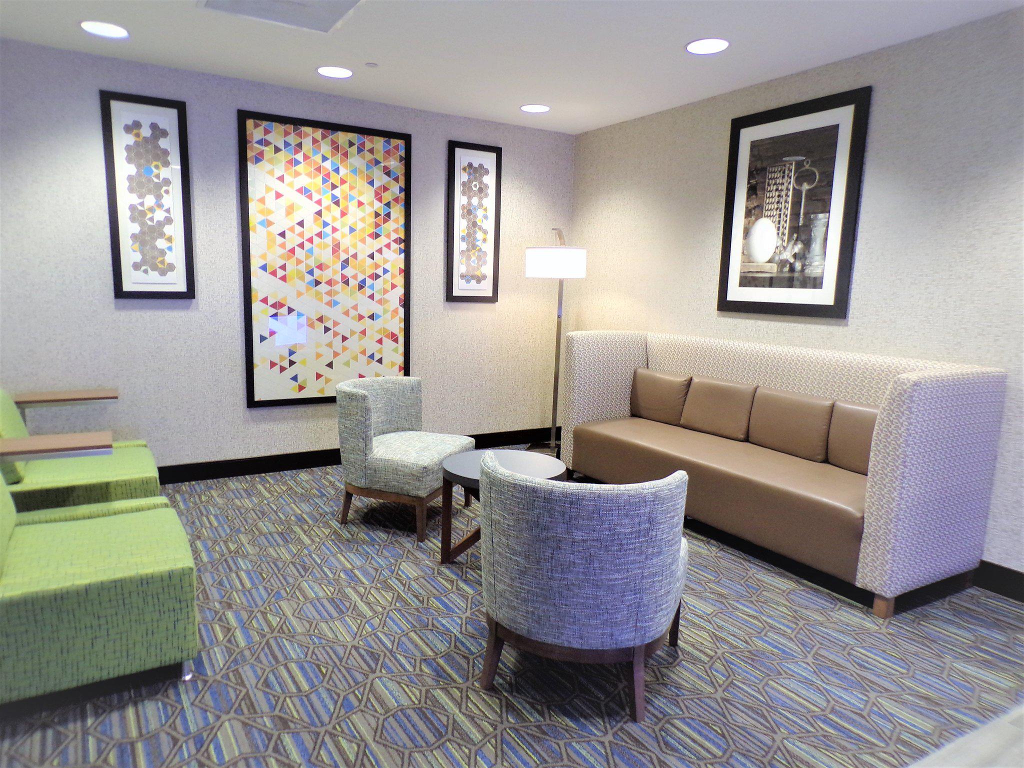 Holiday Inn Express & Suites Largo-Clearwater Photo