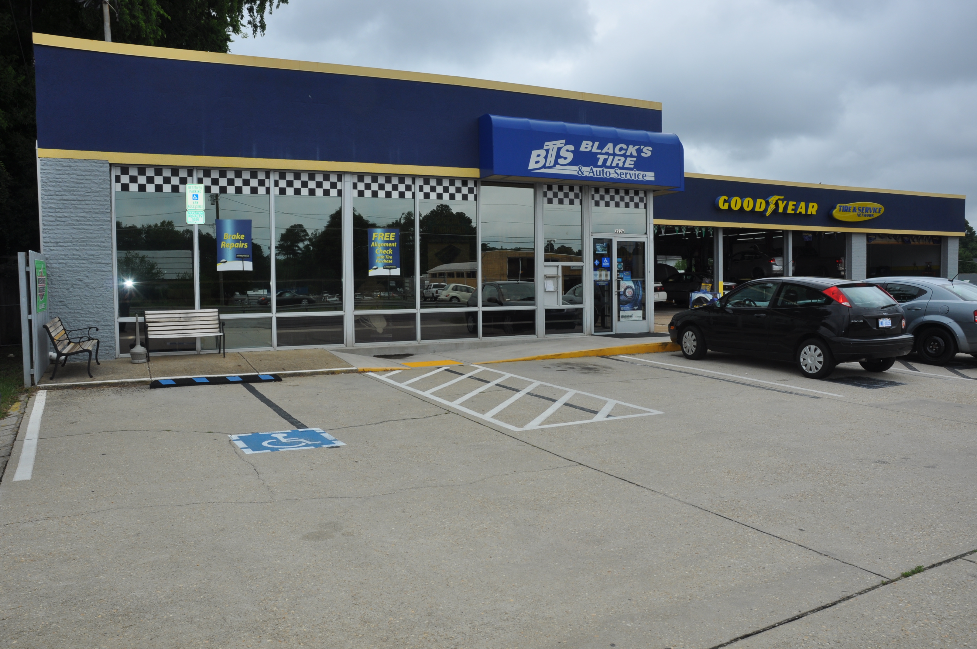 Black's Tire & Auto Services Photo