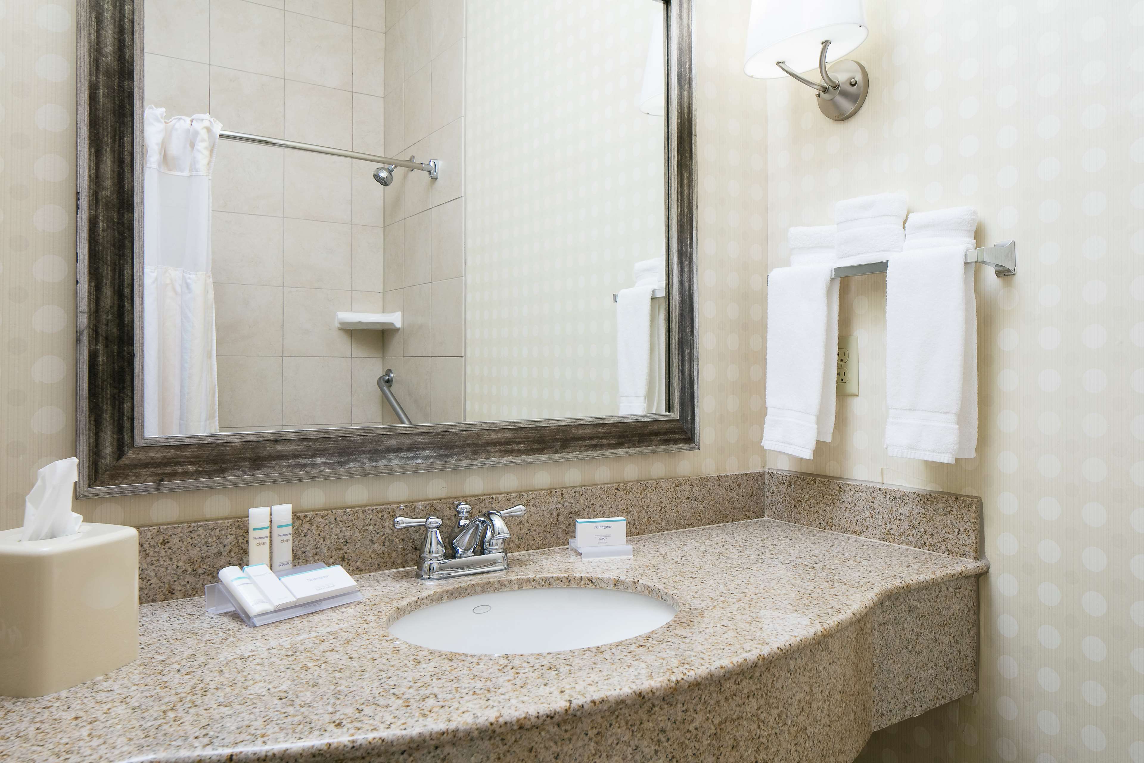 Guest room bath