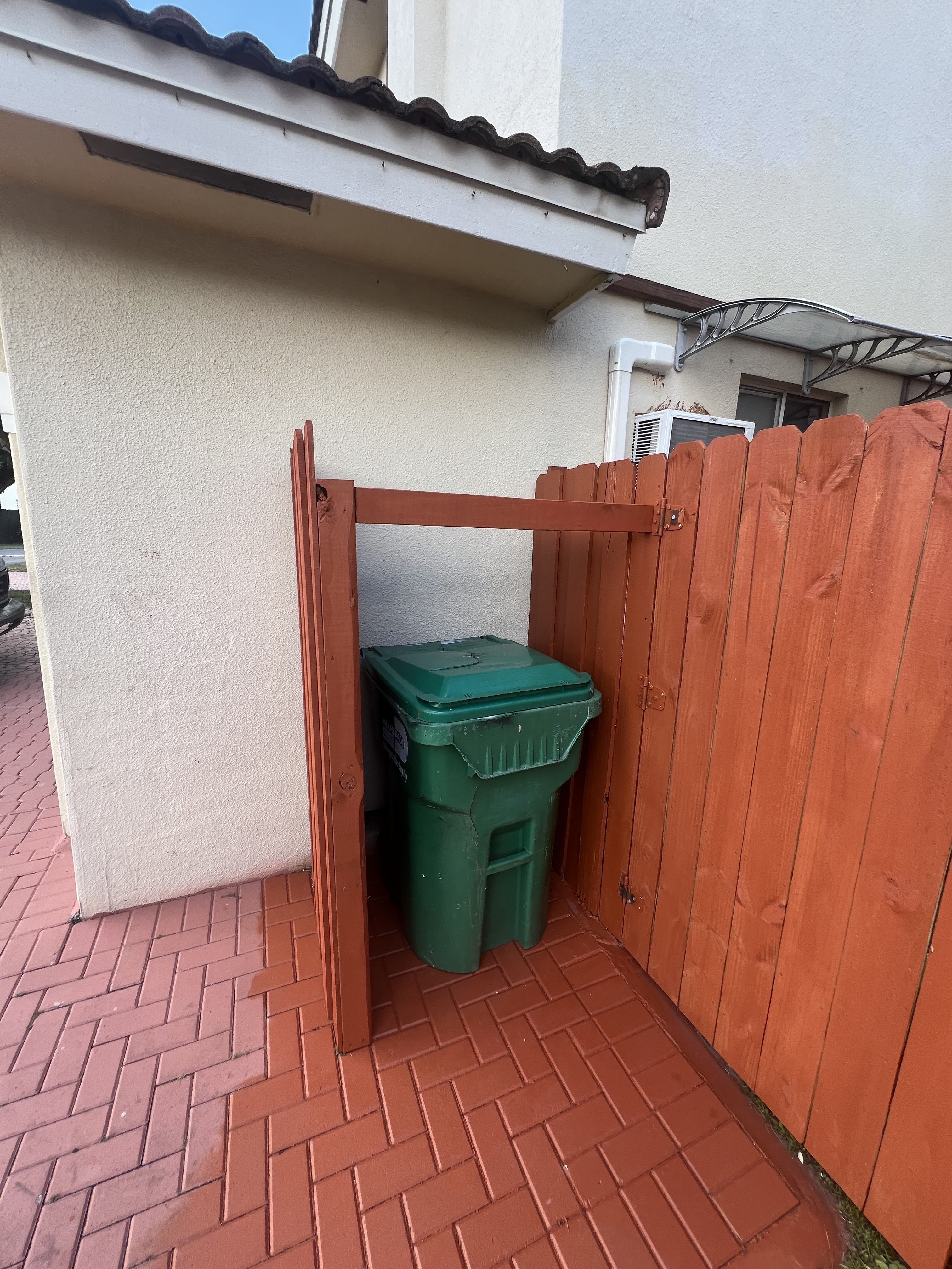 Top Rail Fence Pompano Beach Image