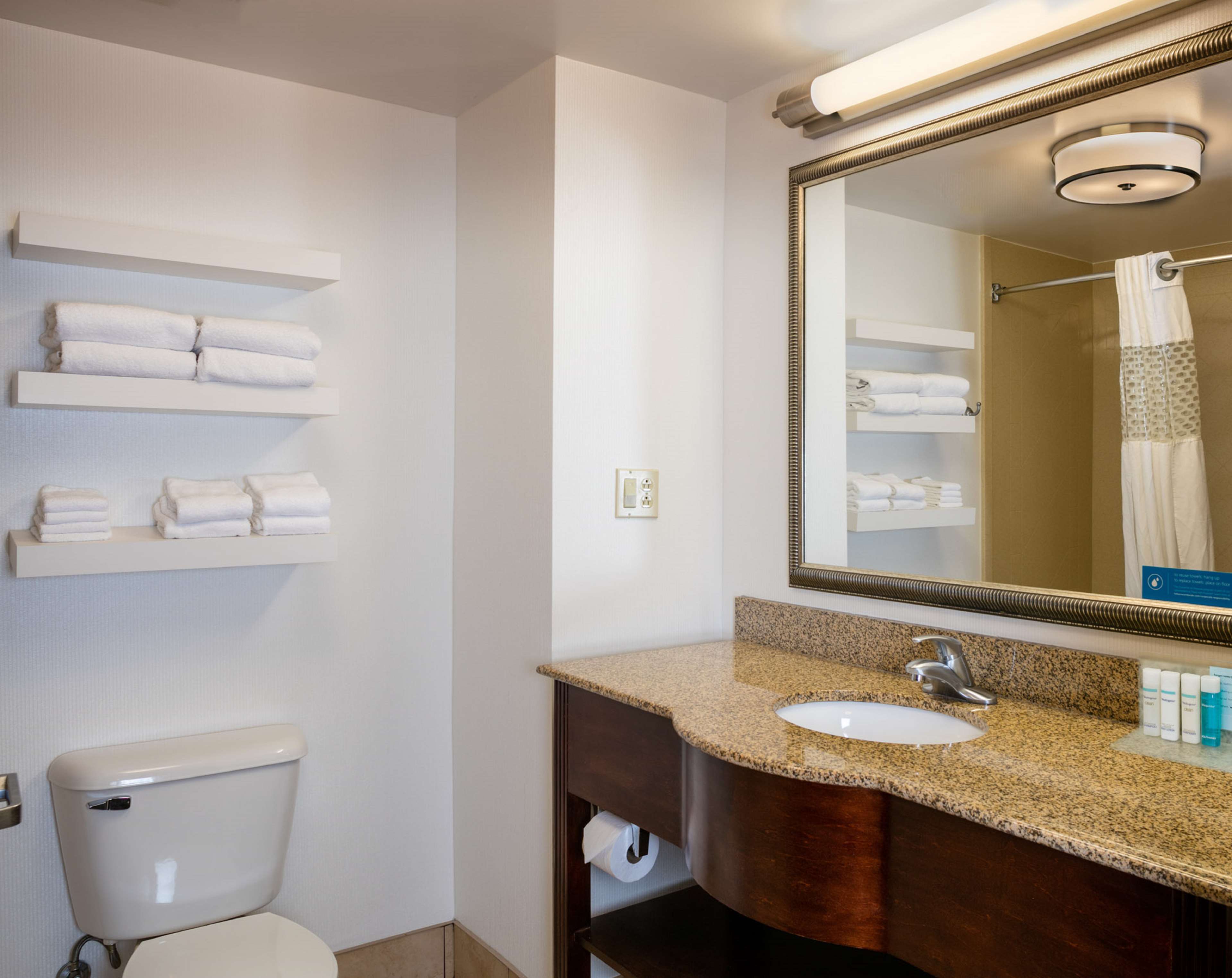 Guest room bath