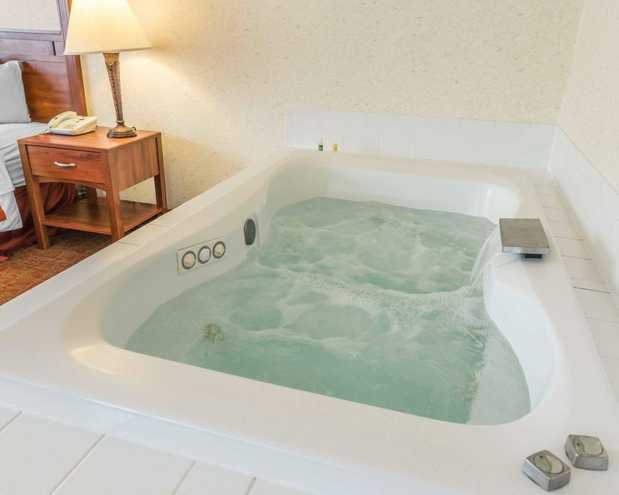 Images Quality Inn Royle