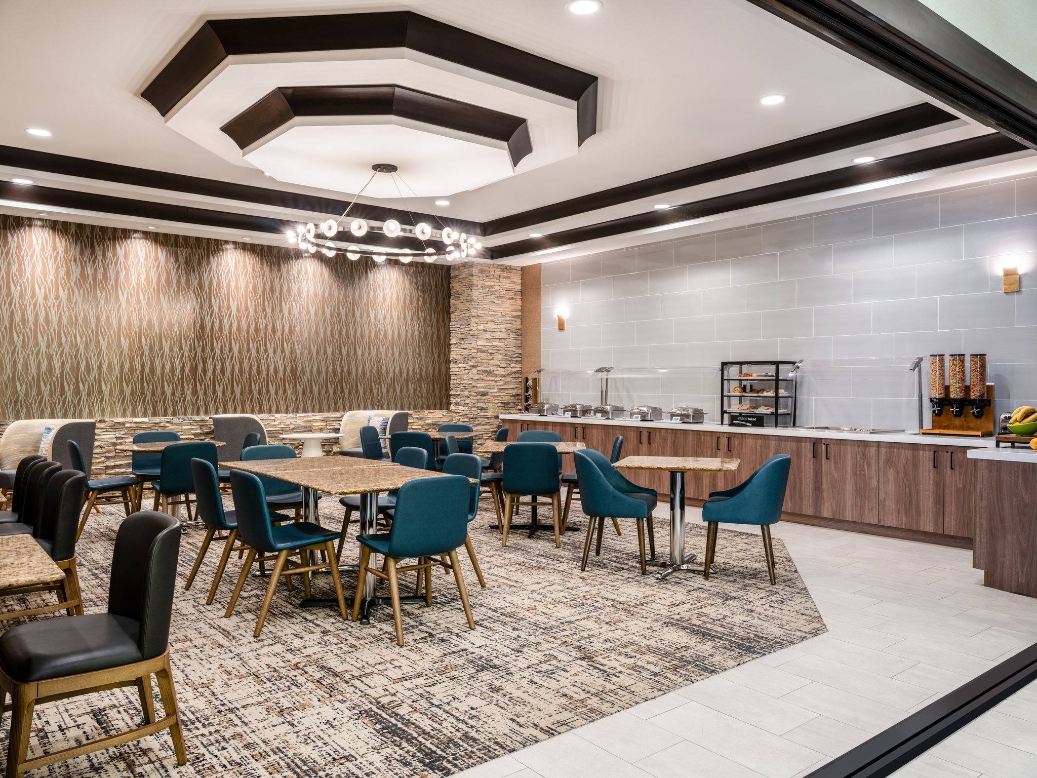 Holiday Inn & Suites Chicago Northwest - Elgin by IHG Image