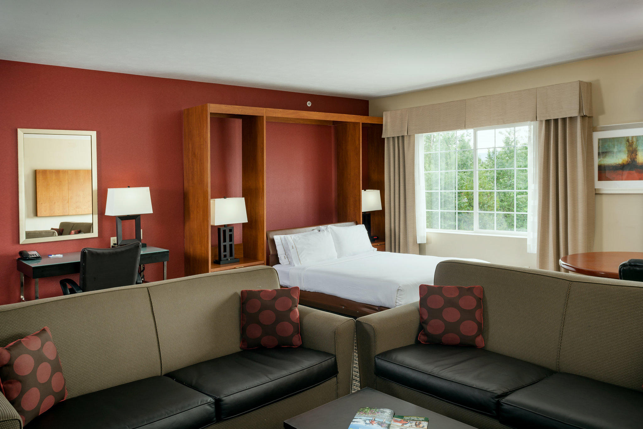 Holiday Inn Express Anchorage Photo