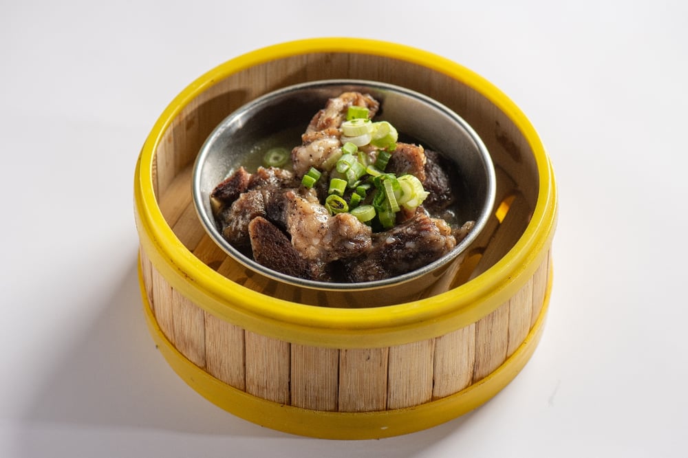 B-12 Beef Short Rib with Black Pepper Sauce (黑椒牛仔骨)