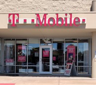 Exterior photo of T-Mobile Store at Campbell & James River Parkway, Springfield, MO