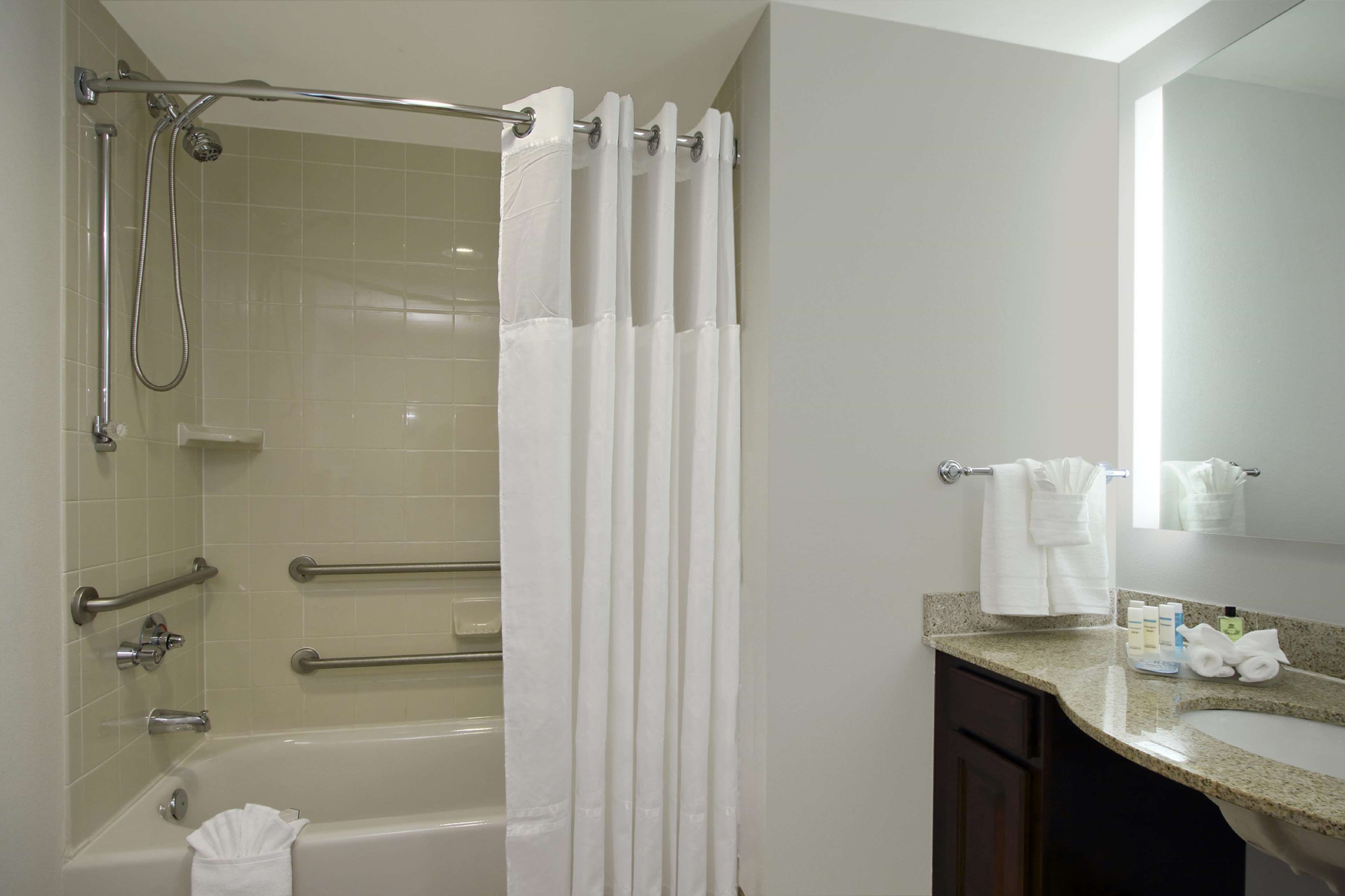 Homewood Suites by Hilton Miami - Airport West Photo