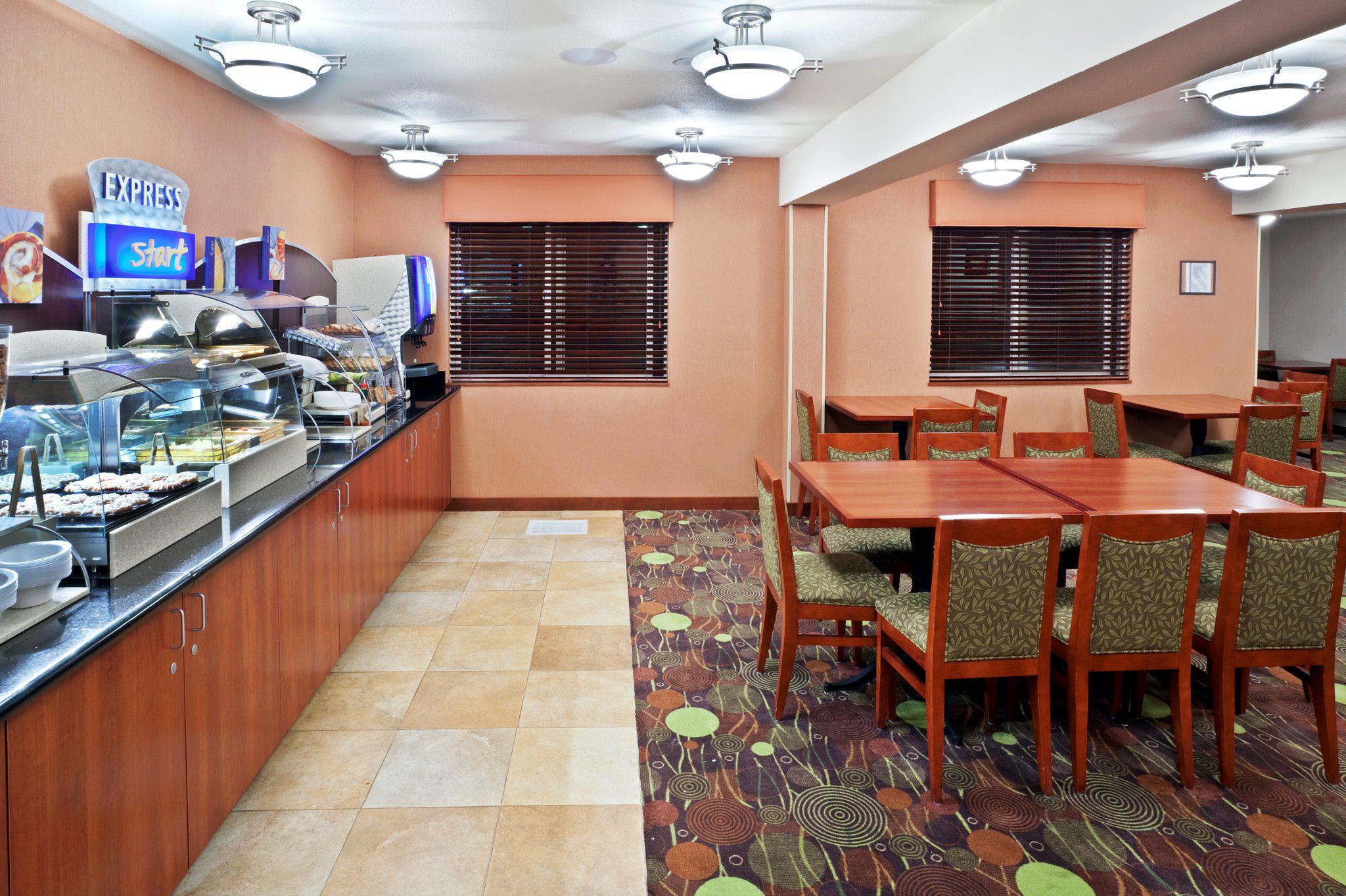 Holiday Inn Express Portland South - Lake Oswego Photo