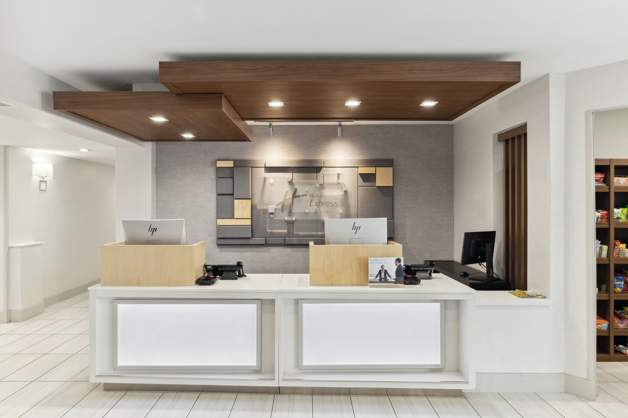 Holiday Inn Express & Suites Mountain View Silicon Valley by IHG Image