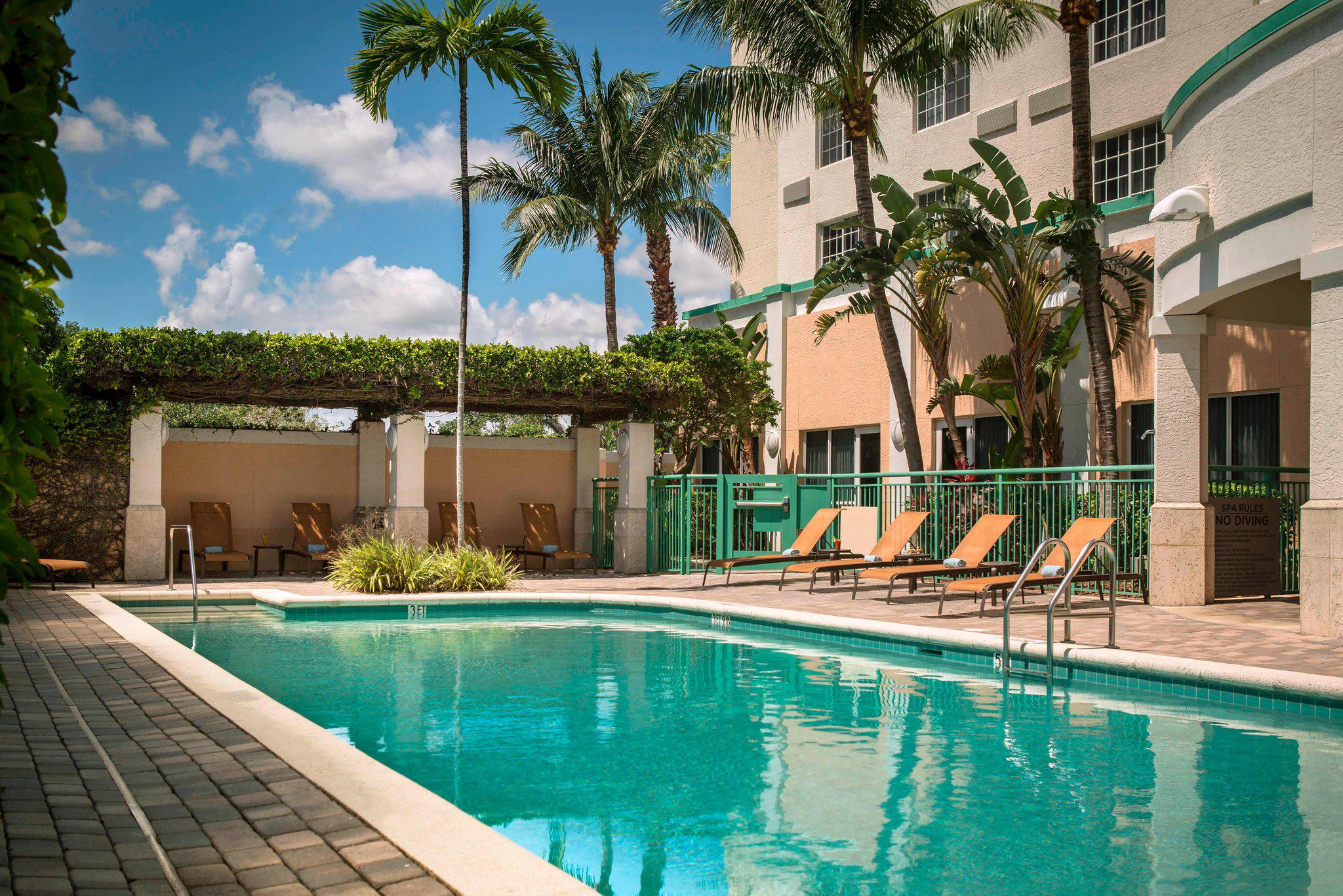 Courtyard by Marriott Fort Lauderdale Airport & Cruise Port Photo