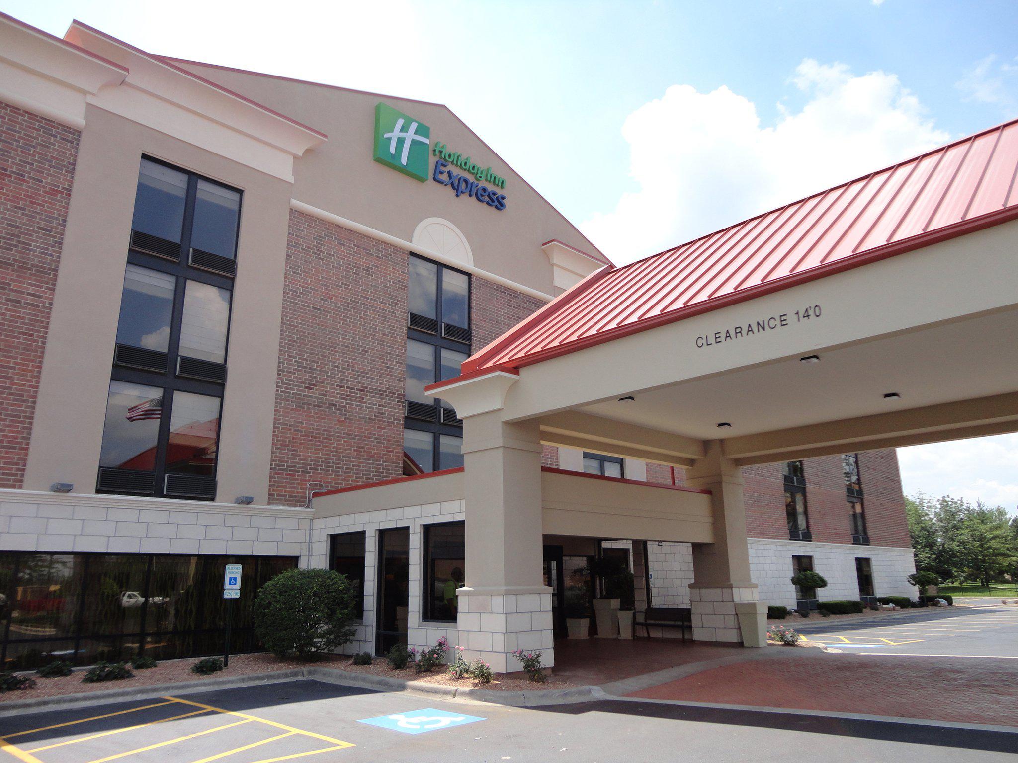 Holiday Inn Express Crestwood Photo