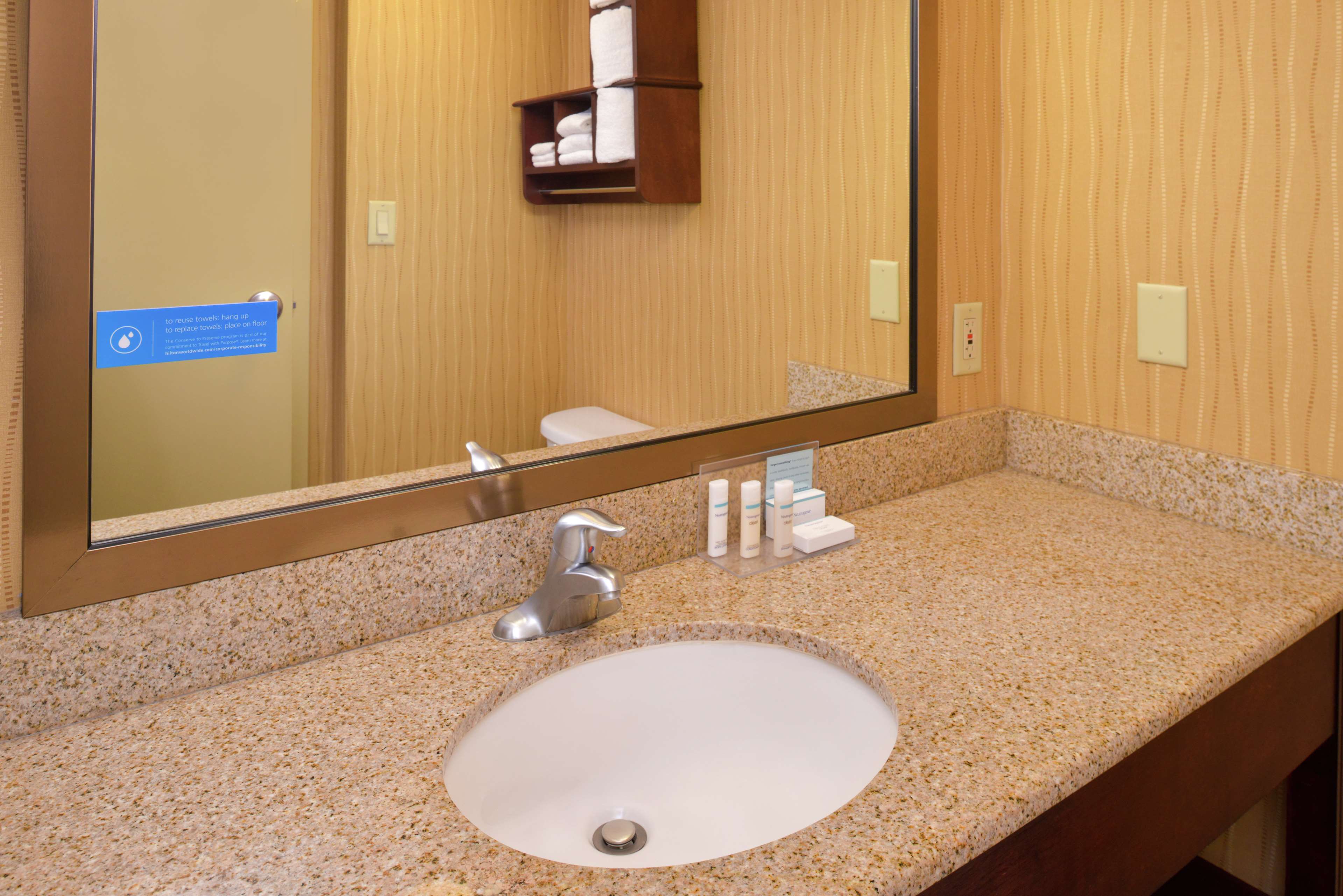 Hampton Inn Frederick Photo