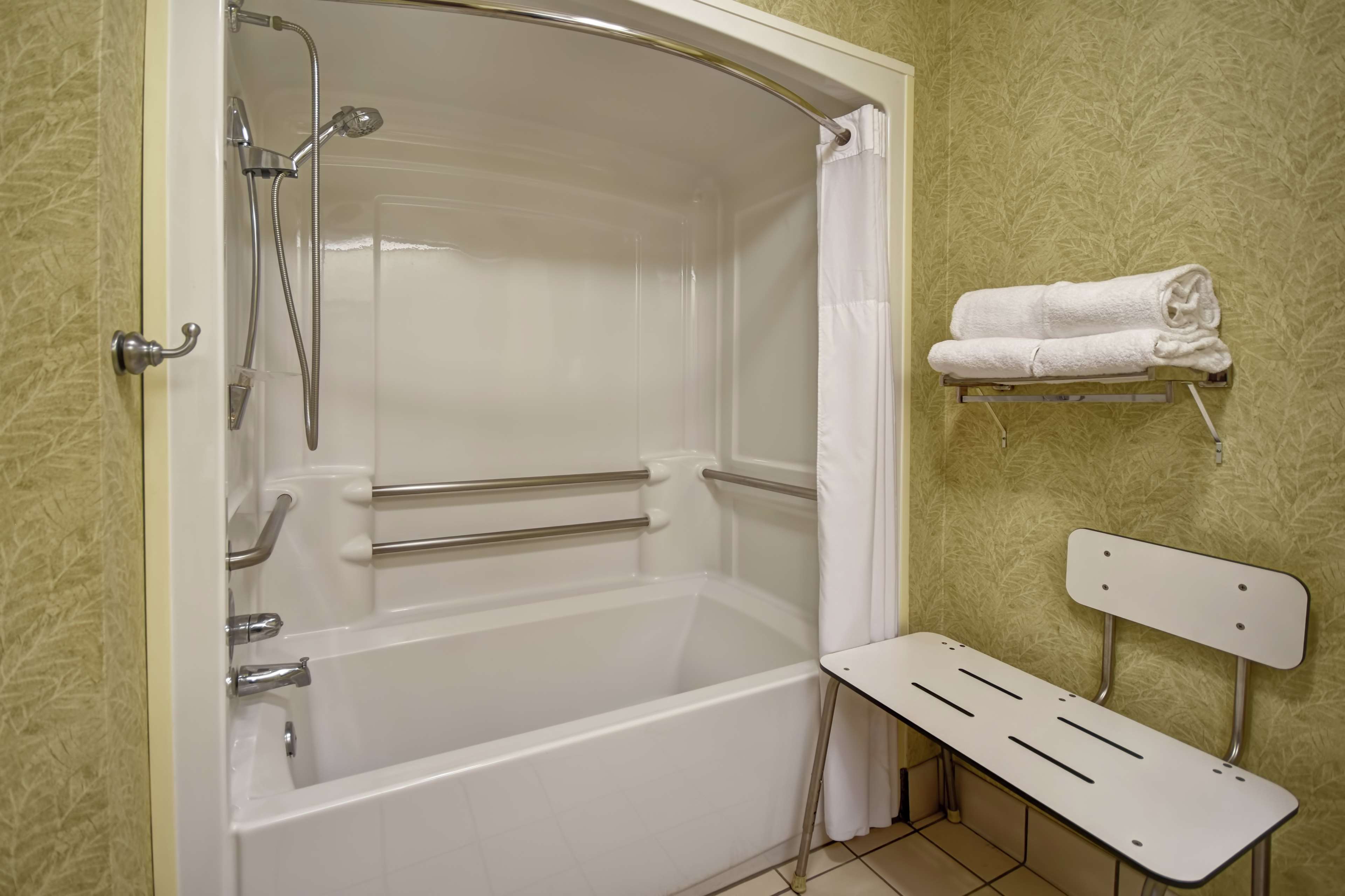 Guest room bath