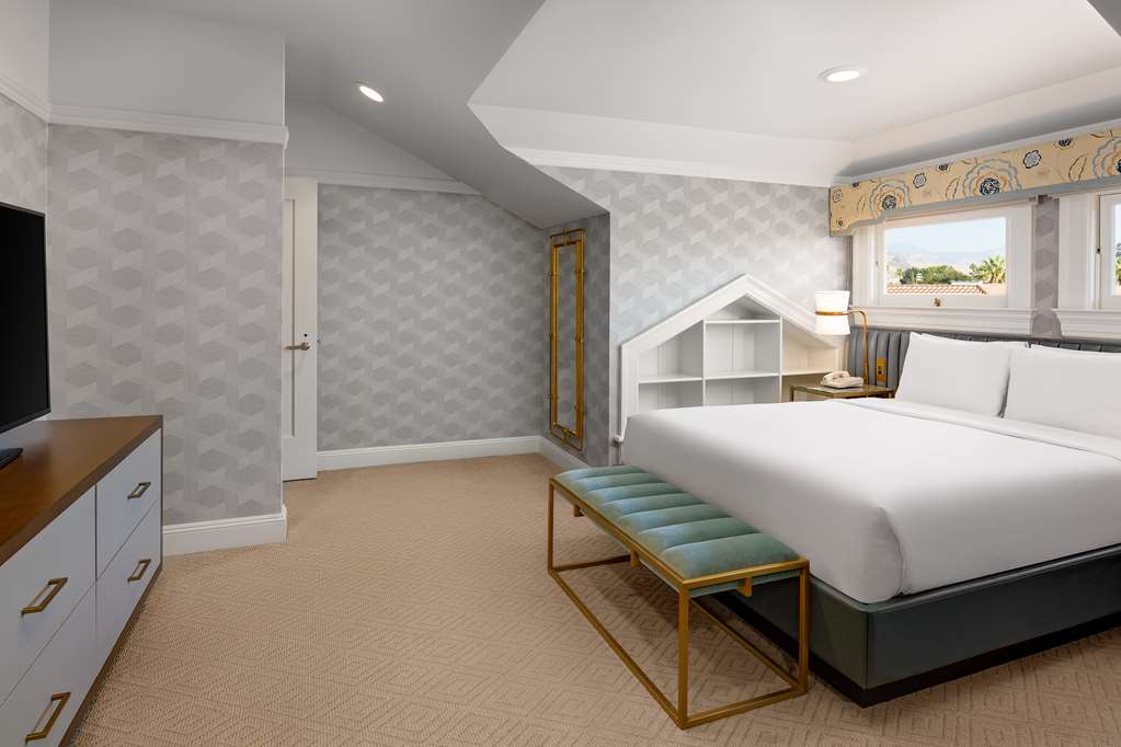 Hayes Mansion San Jose, Curio Collection by Hilton Image