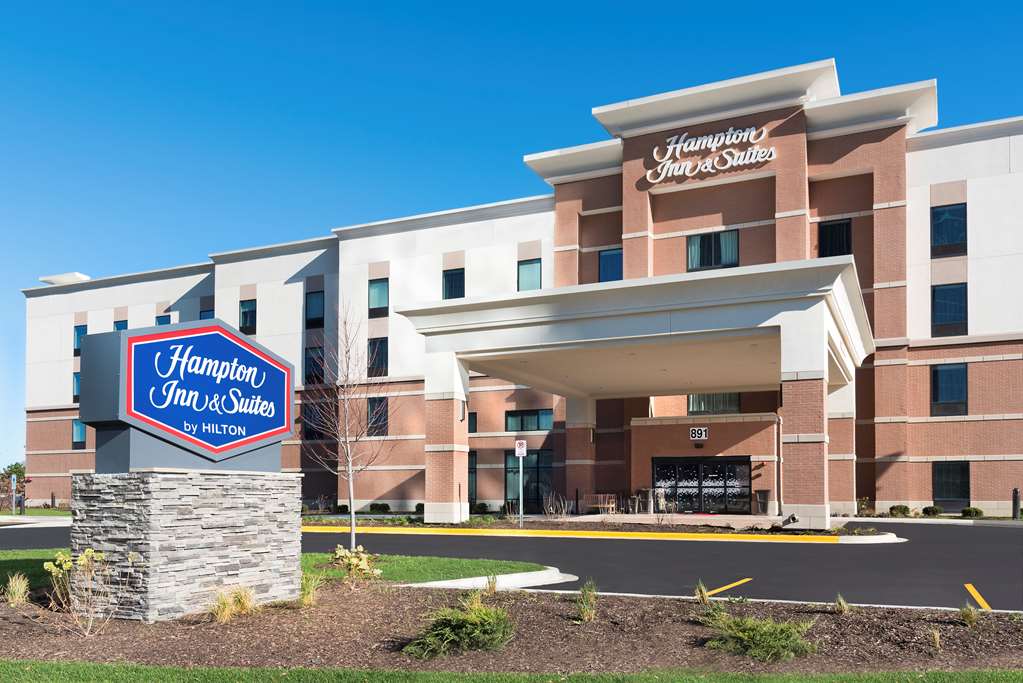Hampton Inn &amp; Suites Chicago Schaumburg Logo