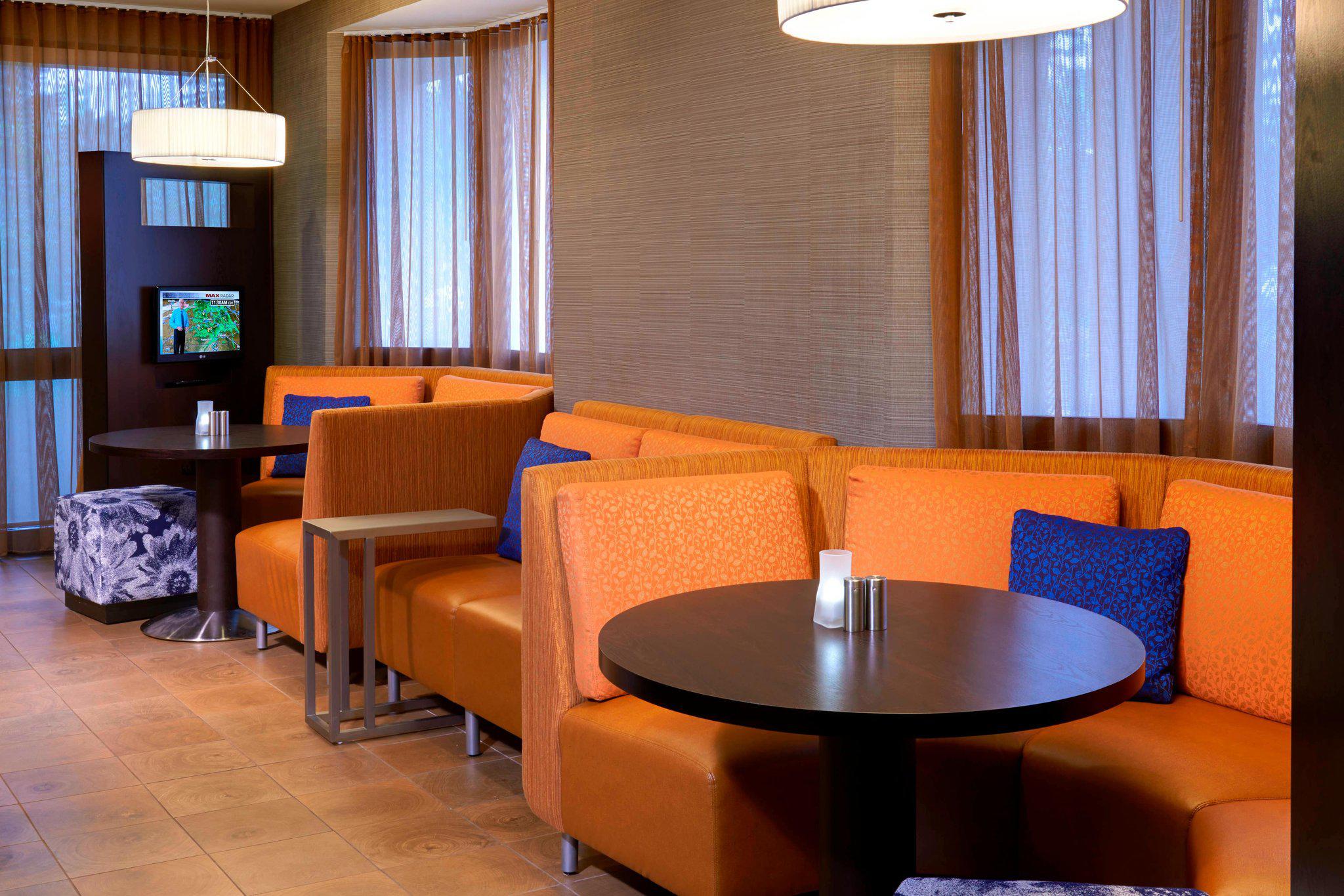 Courtyard by Marriott Chicago Elgin/West Dundee Photo