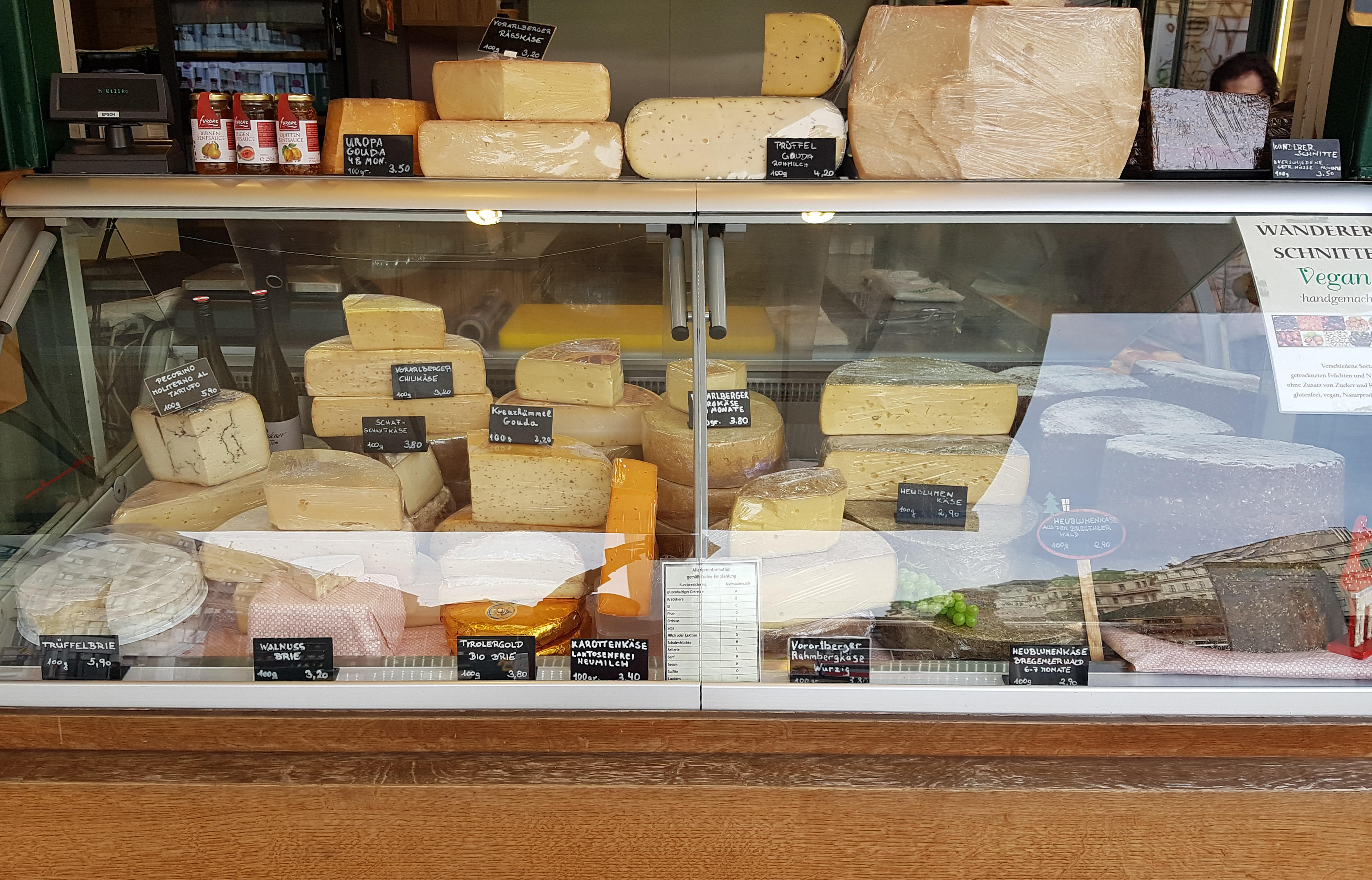 Bilder Ronis Wein-Käse-Delikatessen