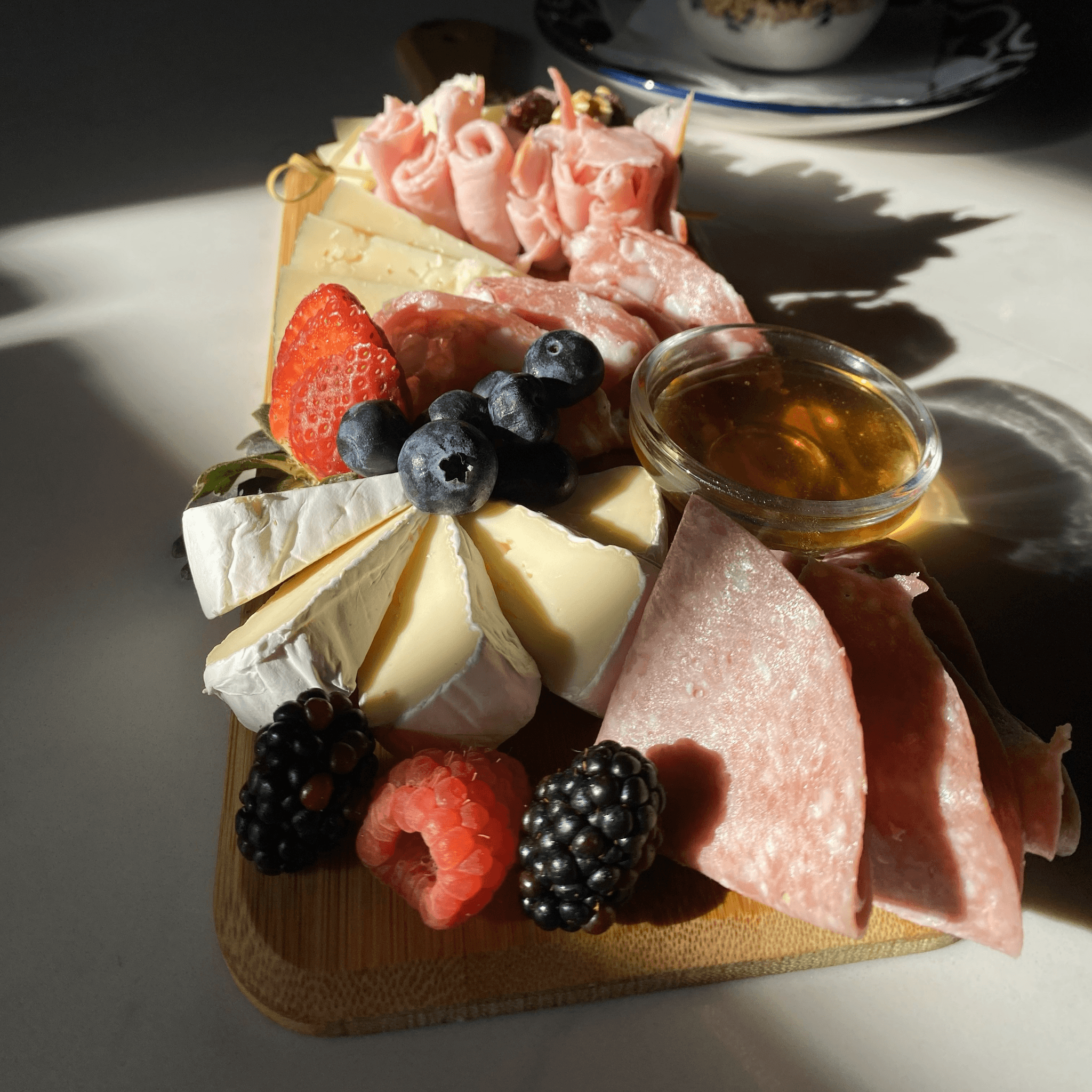 CHARCUTERIE BOARD - MEDIUM