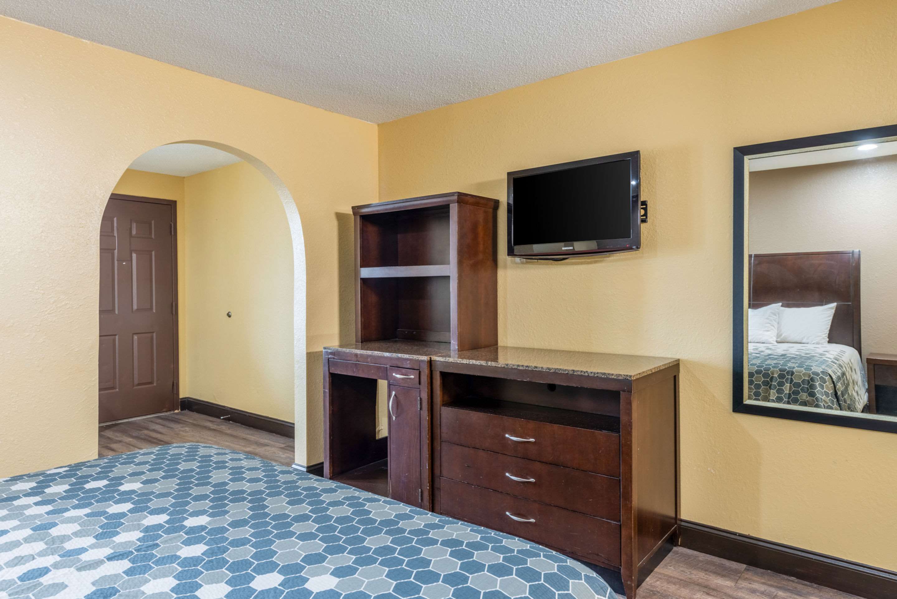 Econo Lodge Inn & Suites Photo