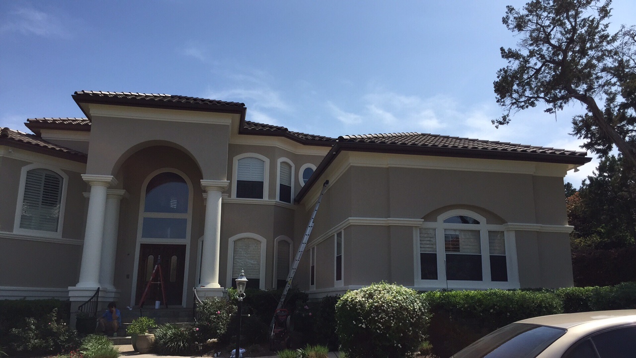 G &amp; J Seamless Rain Gutters Logo