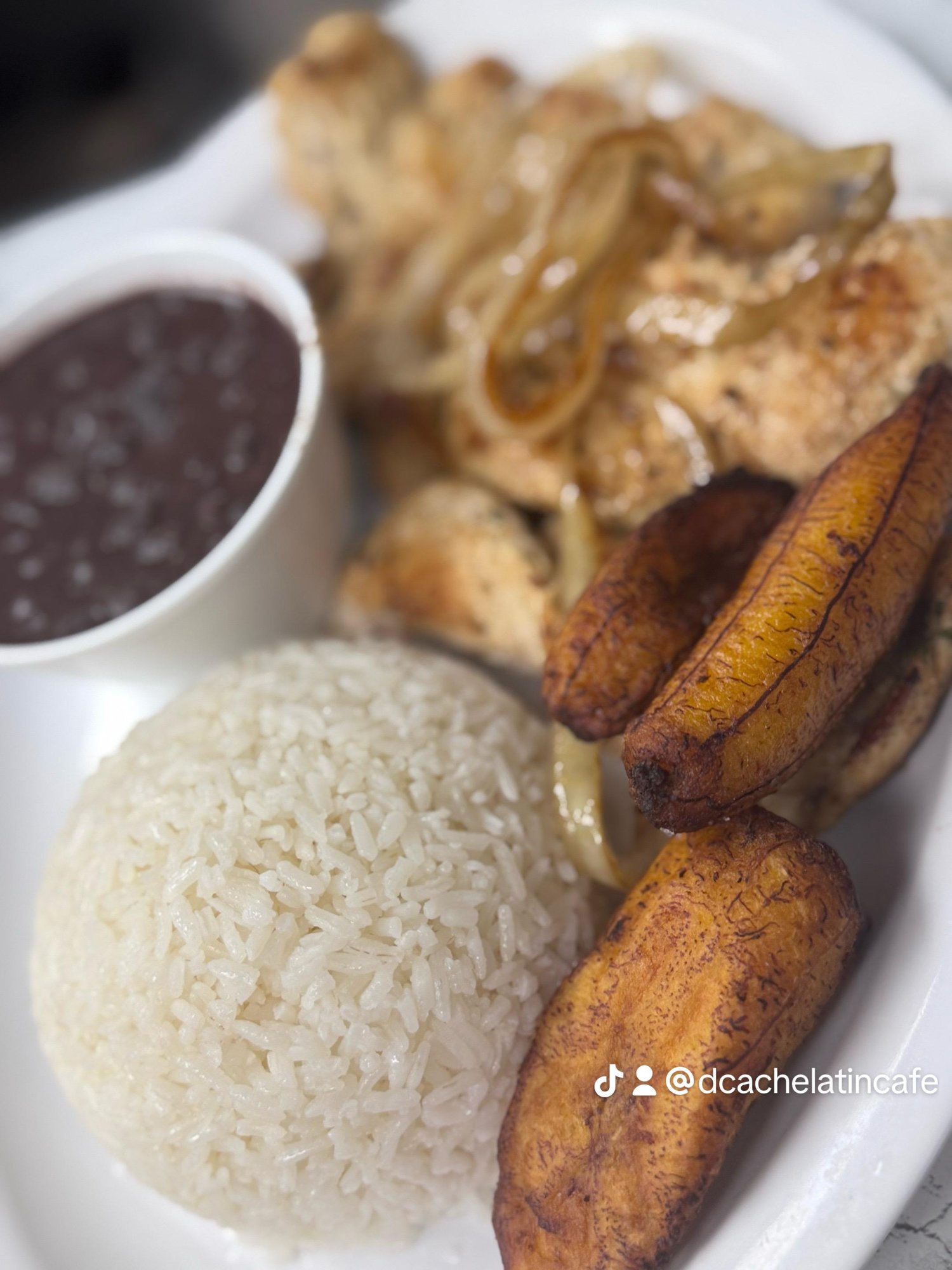Pollo Encebollado