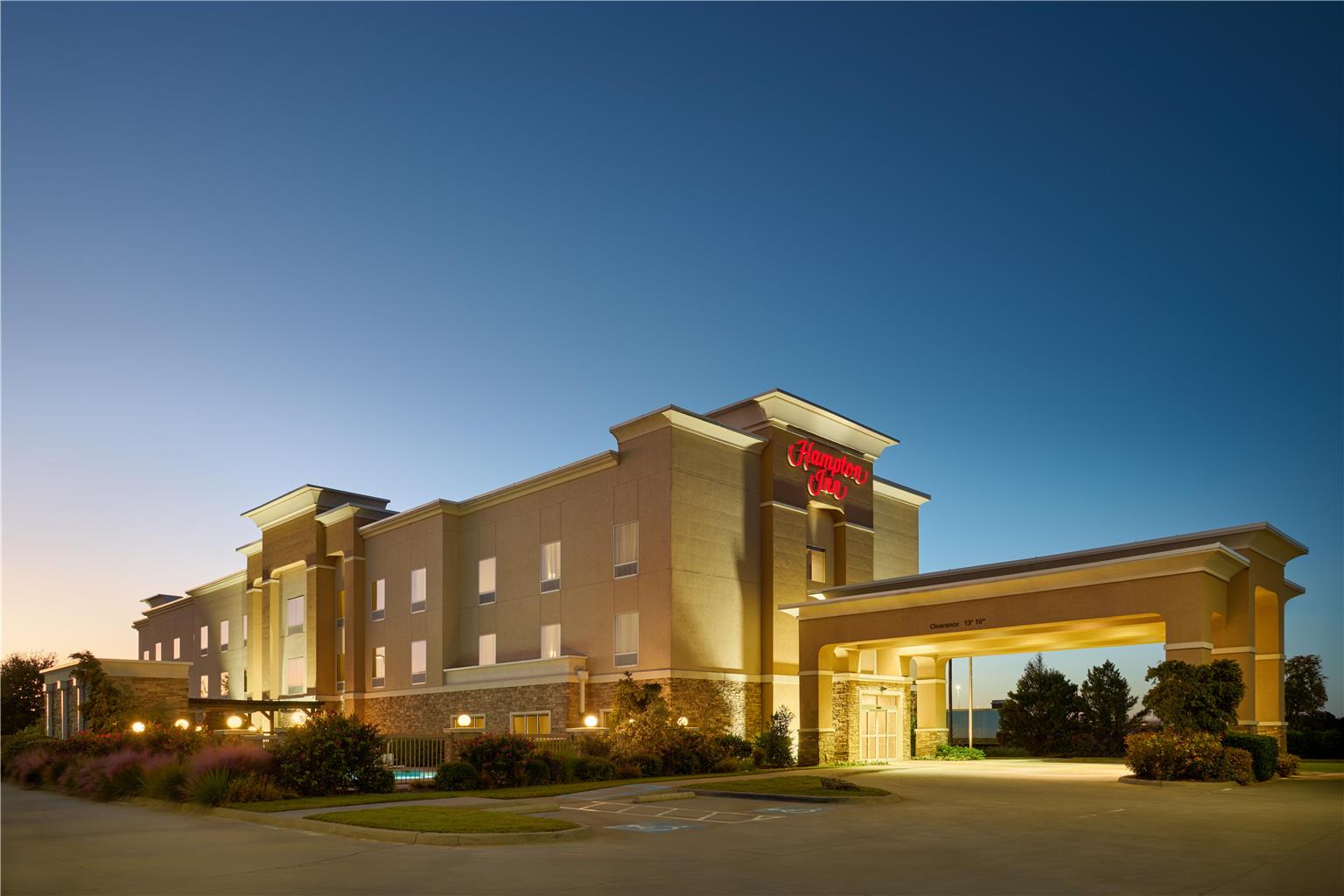Hampton Inn Vernon Image