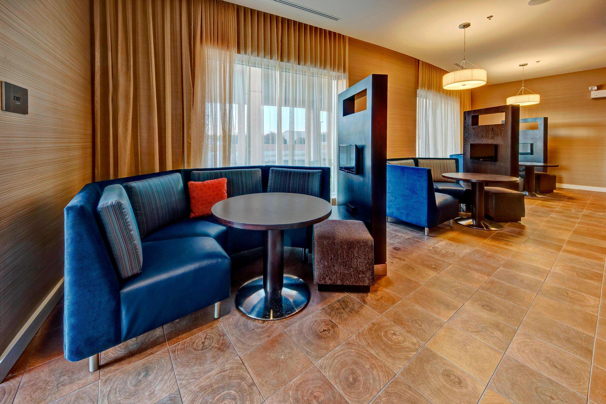 Courtyard by Marriott Westbury Long Island Photo