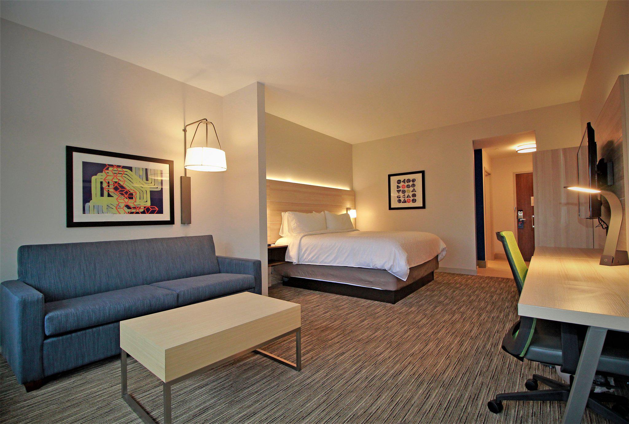 Holiday Inn Express & Suites Ocala Photo