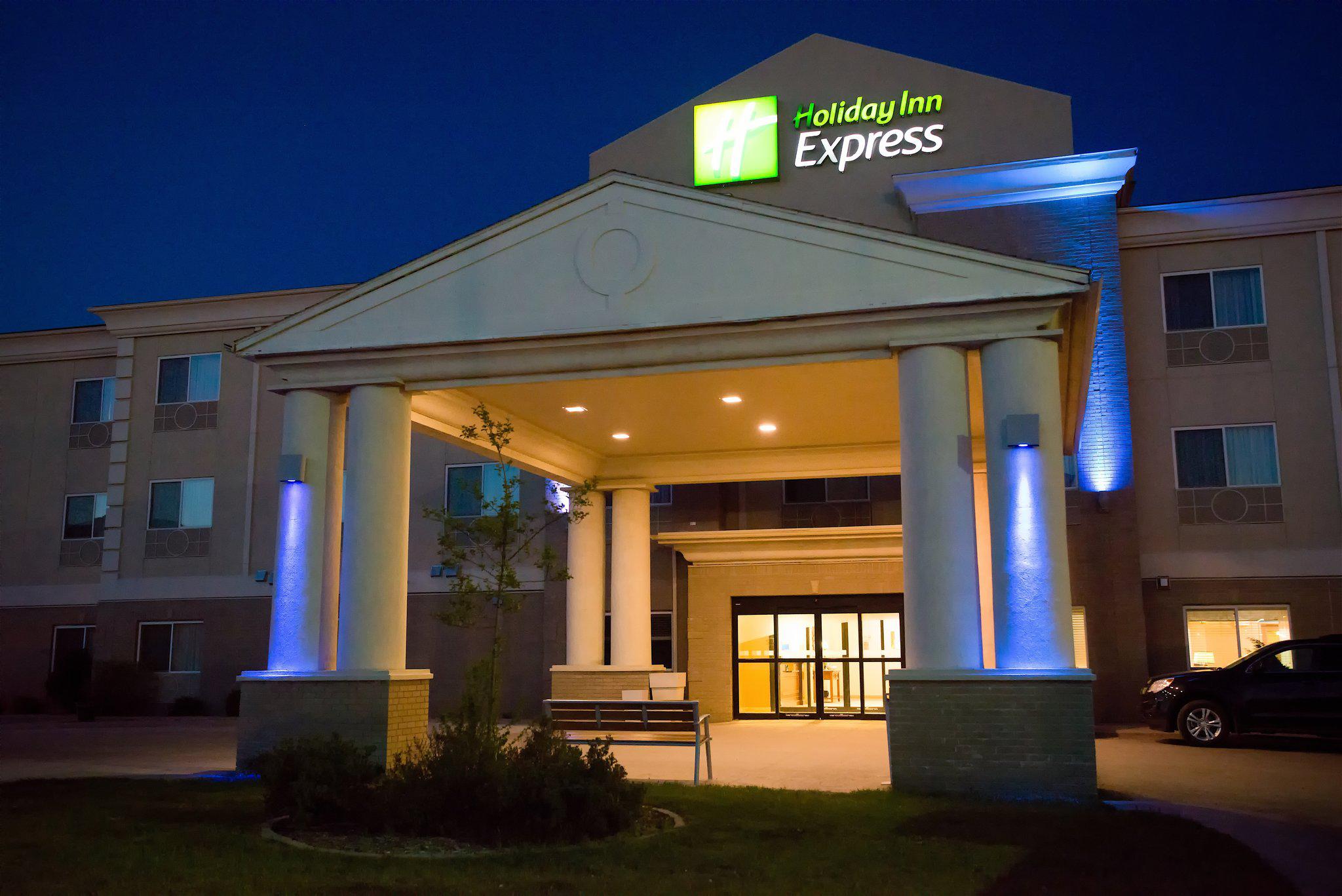 Holiday Inn Express Devils Lake Photo