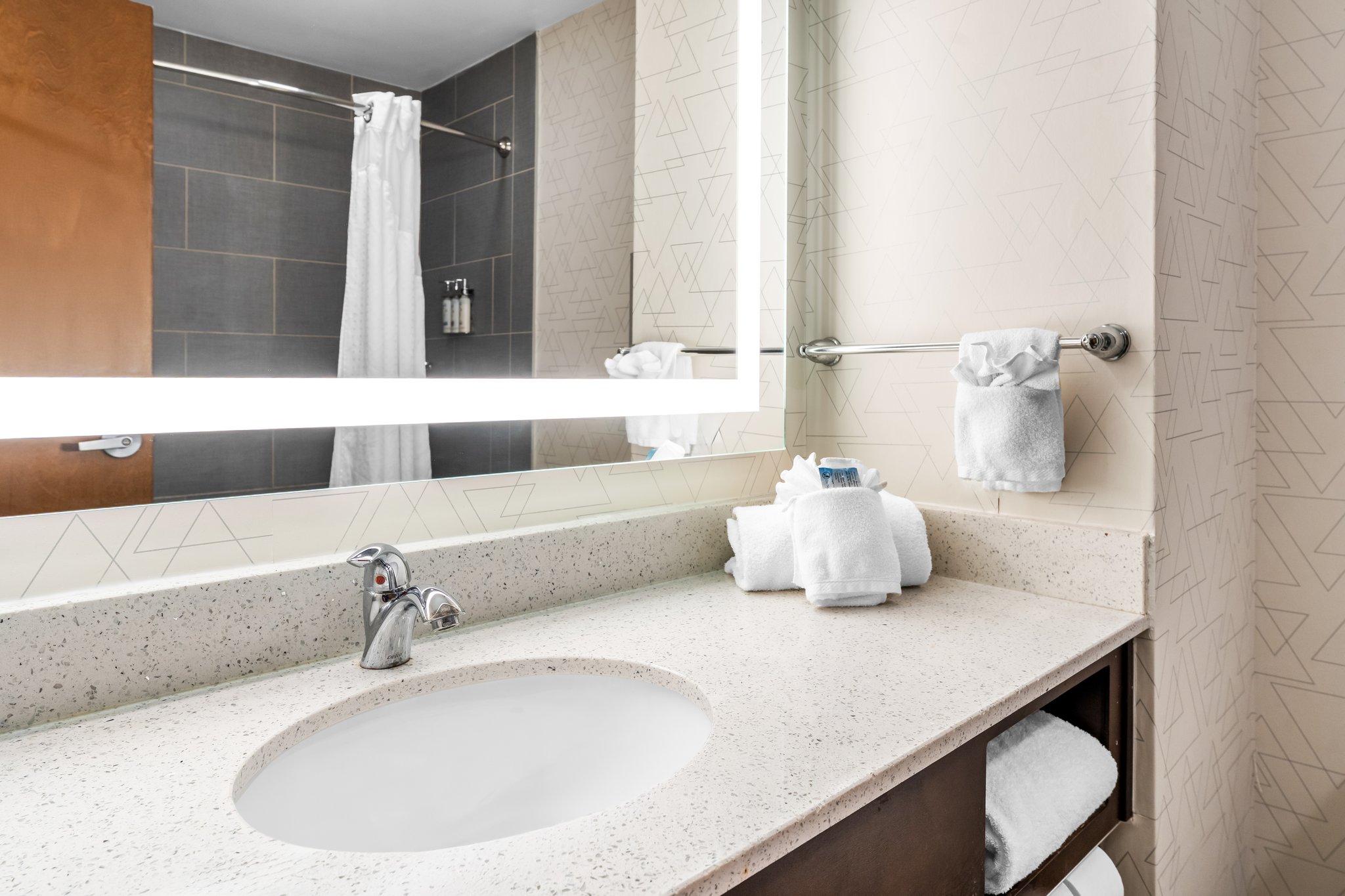 Holiday Inn Express & Suites Albany by IHG Image