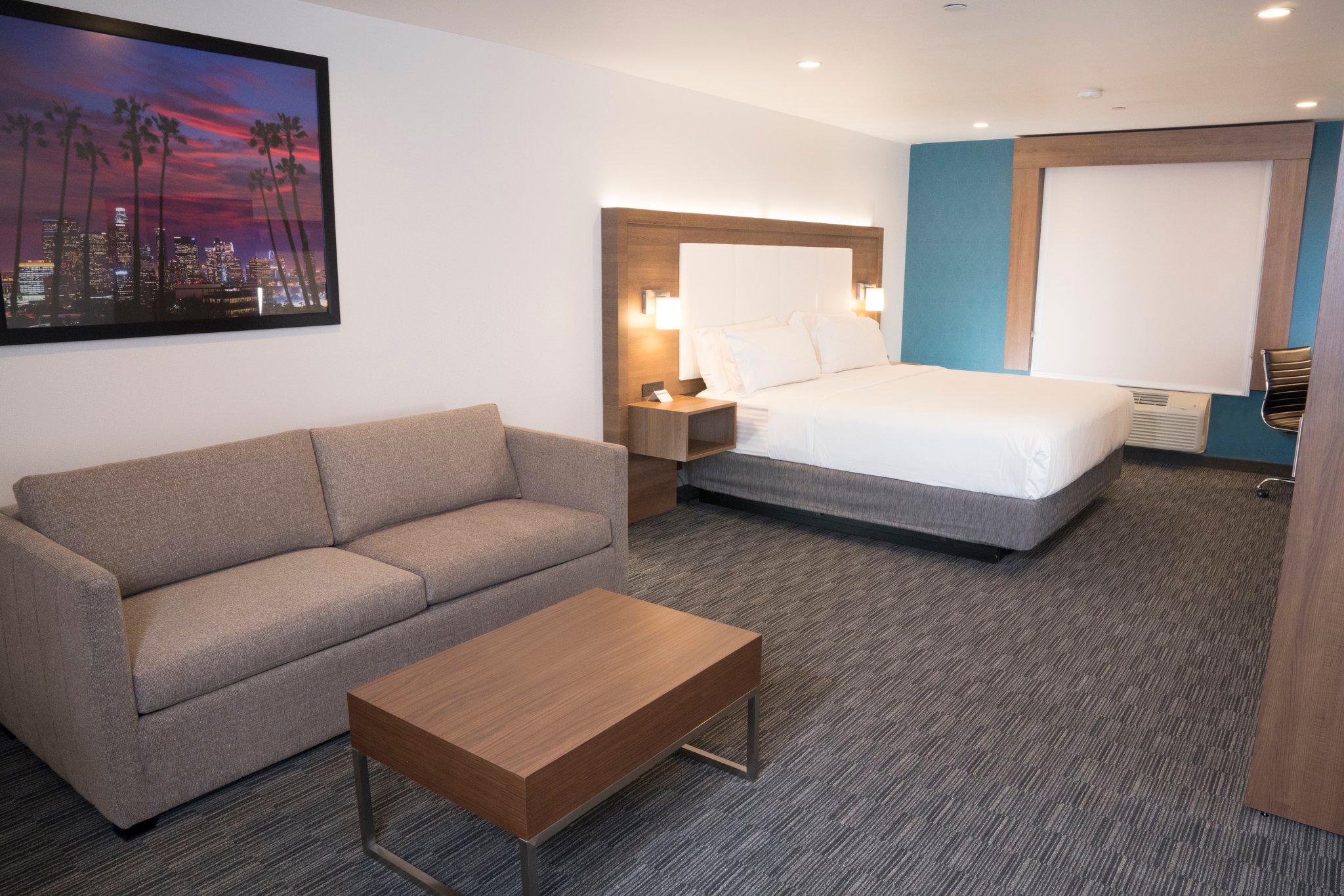 Holiday Inn Express & Suites Hollywood Walk of Fame Photo