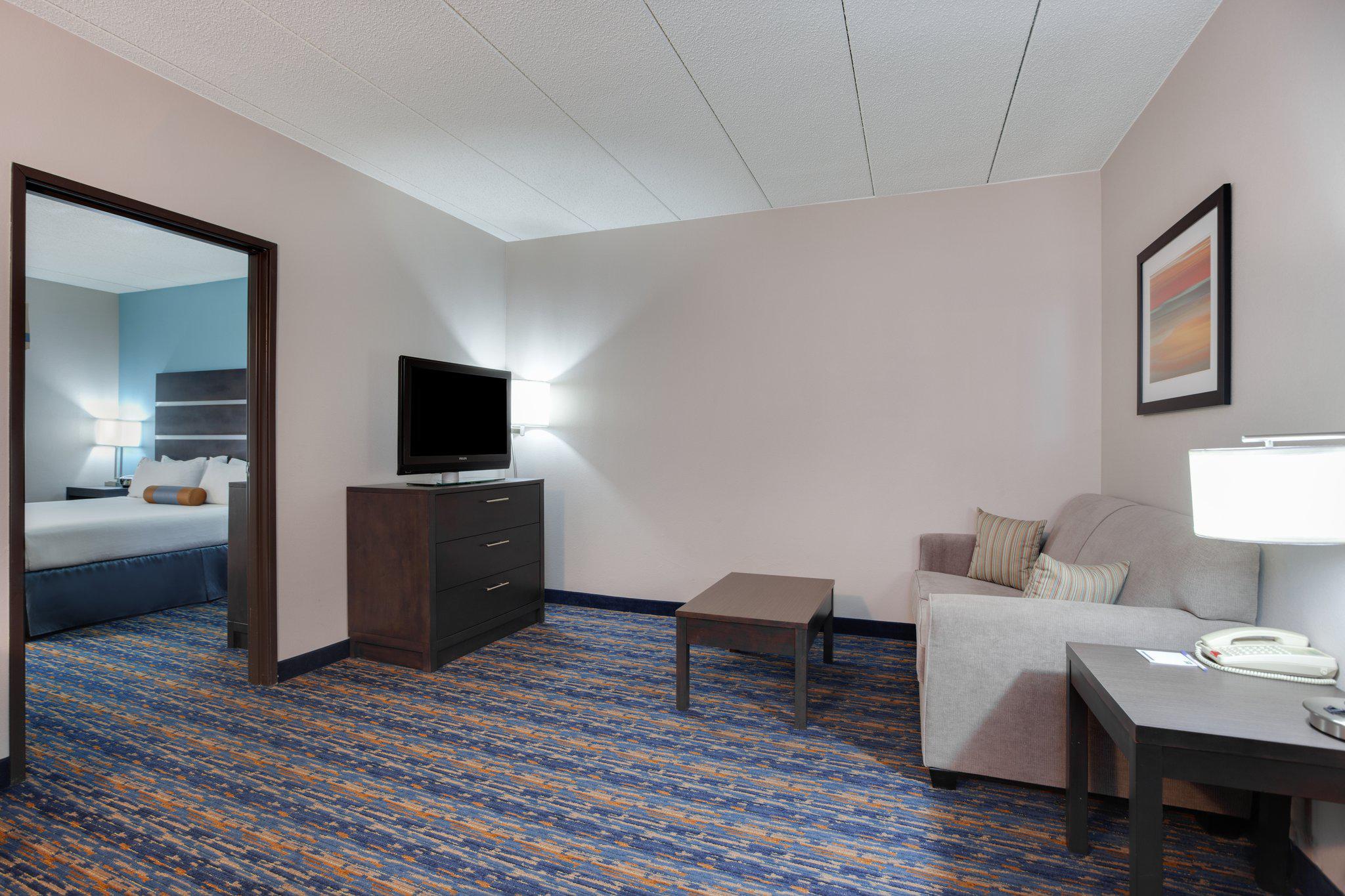 Holiday Inn Express & Suites I-95 Capitol Beltway-Largo Photo