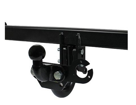 Fixed flange towbar
