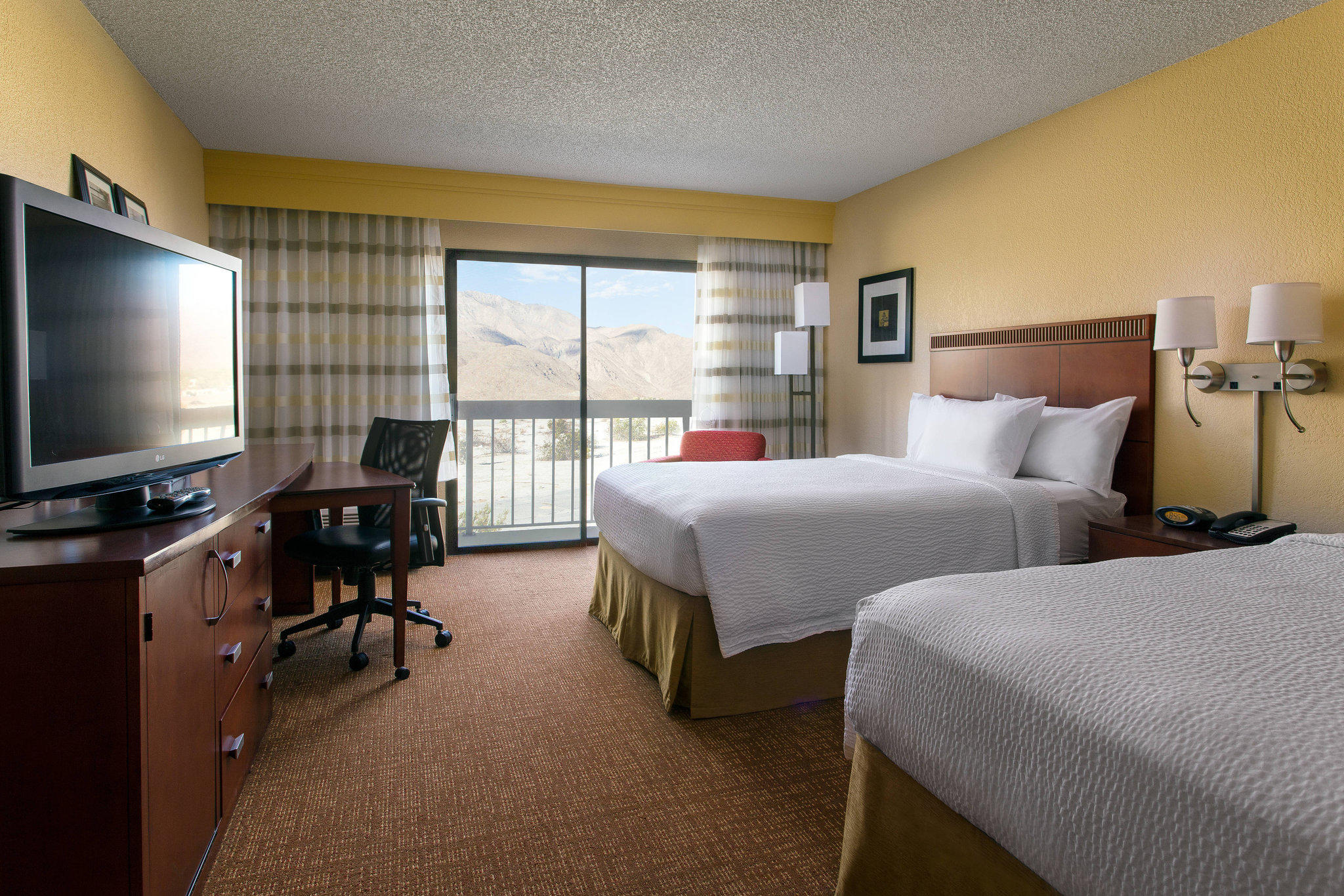 Courtyard by Marriott Palm Springs Photo