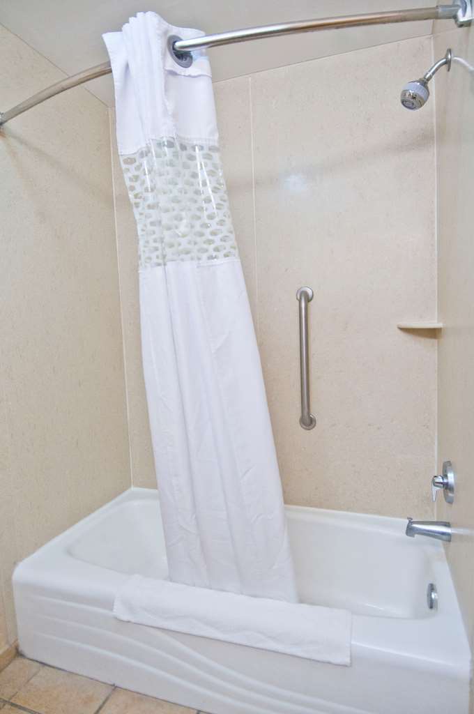 Hampton Inn Canton Image