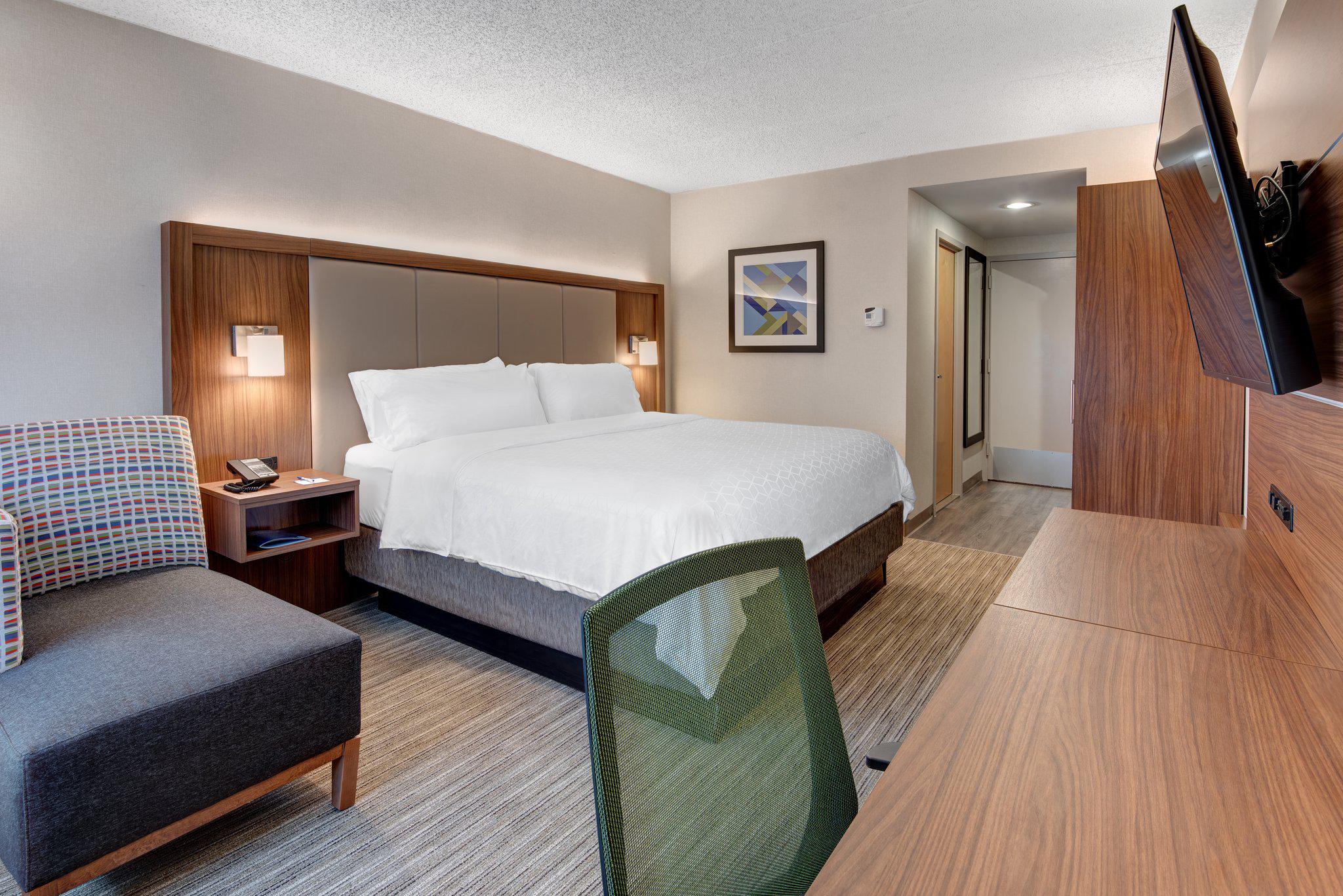 Holiday Inn Express & Suites West Long Branch - Eatontown Photo