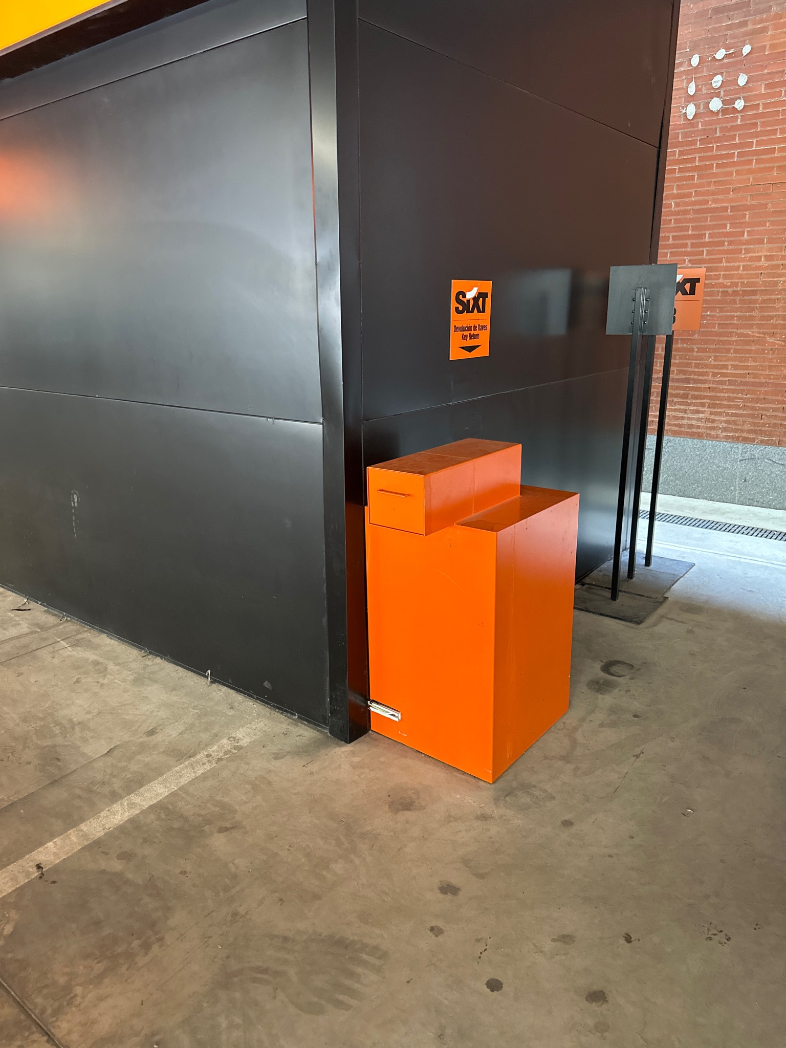 SIXT - Madrid Atocha Estaci&oacute;n 37