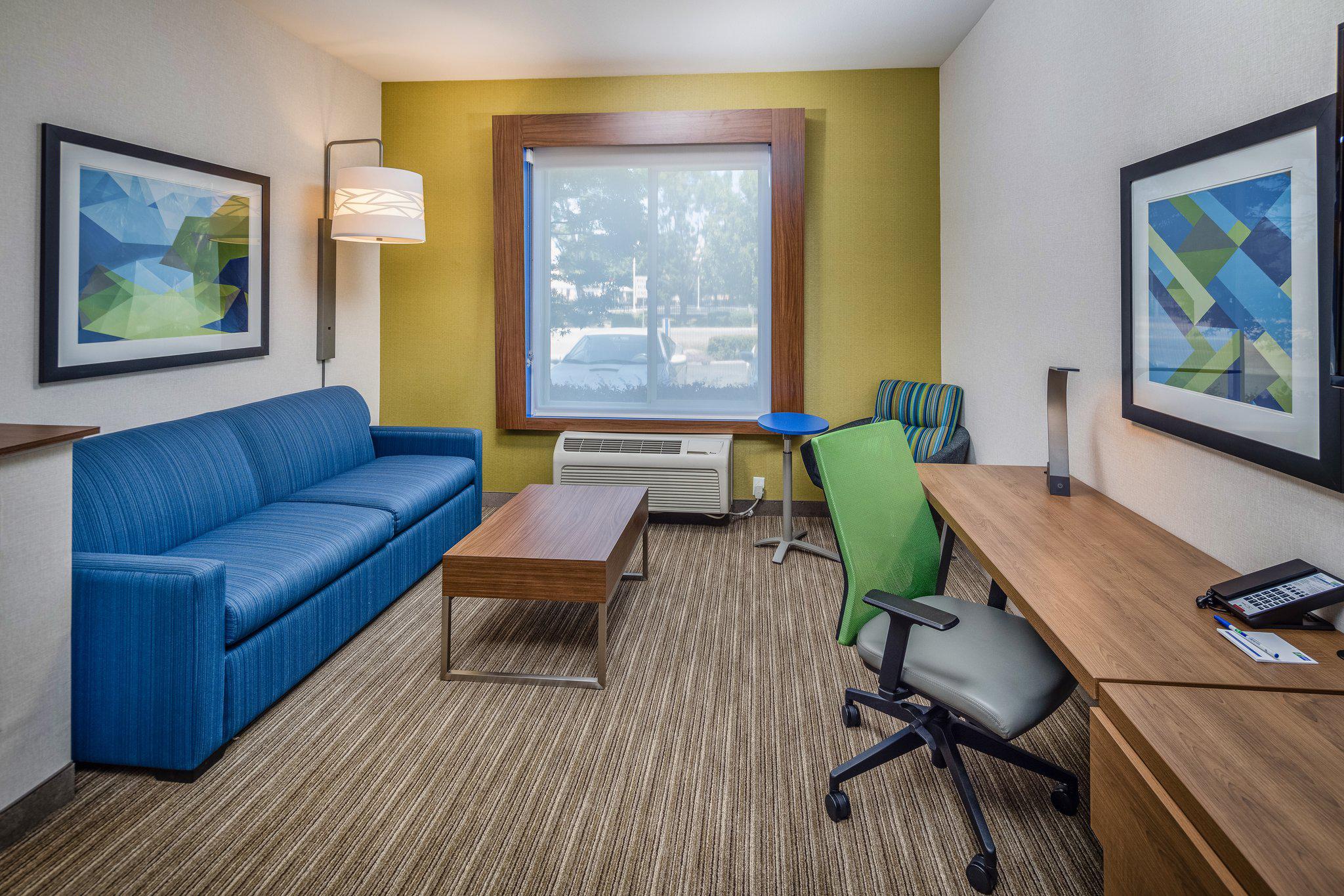 Holiday Inn Express & Suites Modesto-Salida Photo