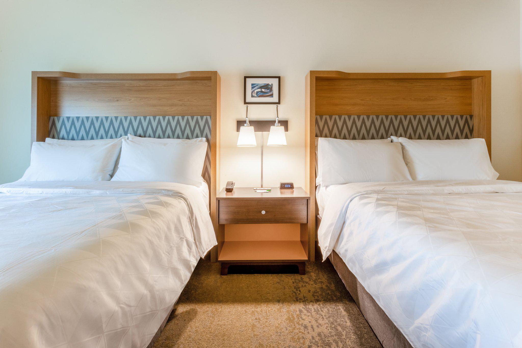 Holiday Inn & Suites Cedar Falls-Waterloo Event Ctr Photo