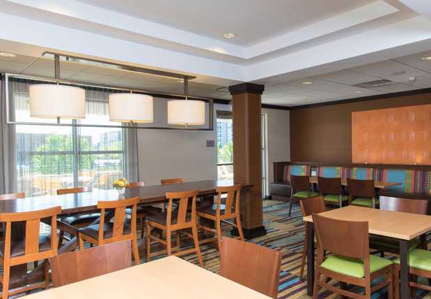 Images Fairfield Inn & Suites by Marriott Omaha Downtown