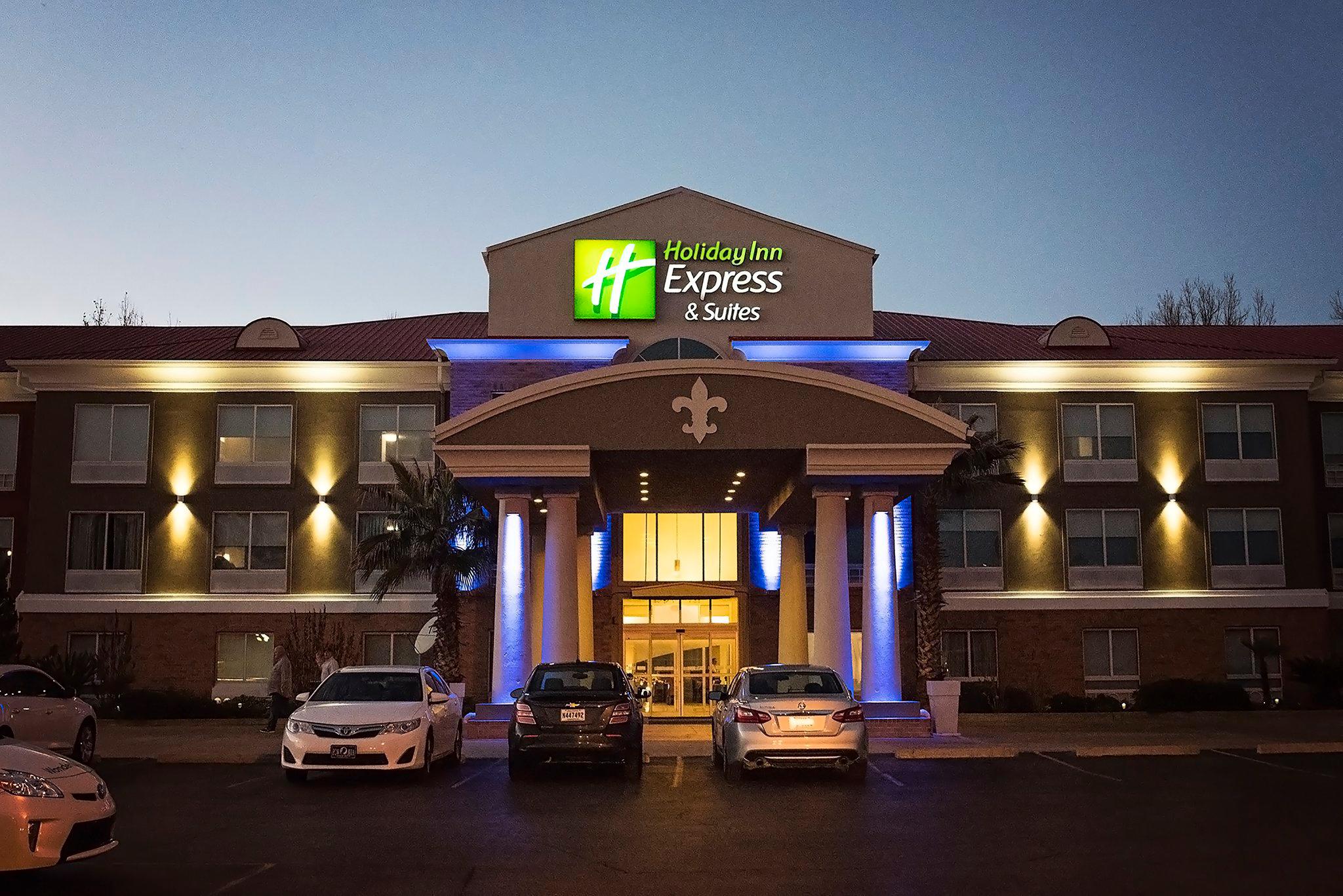 Holiday Inn Express & Suites Alexandria Photo