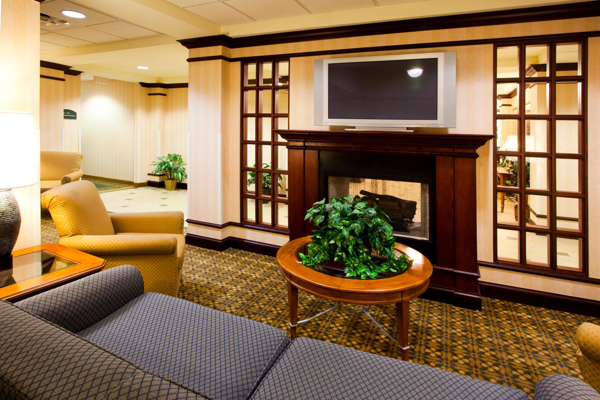 Holiday Inn Express Syracuse Airport Photo