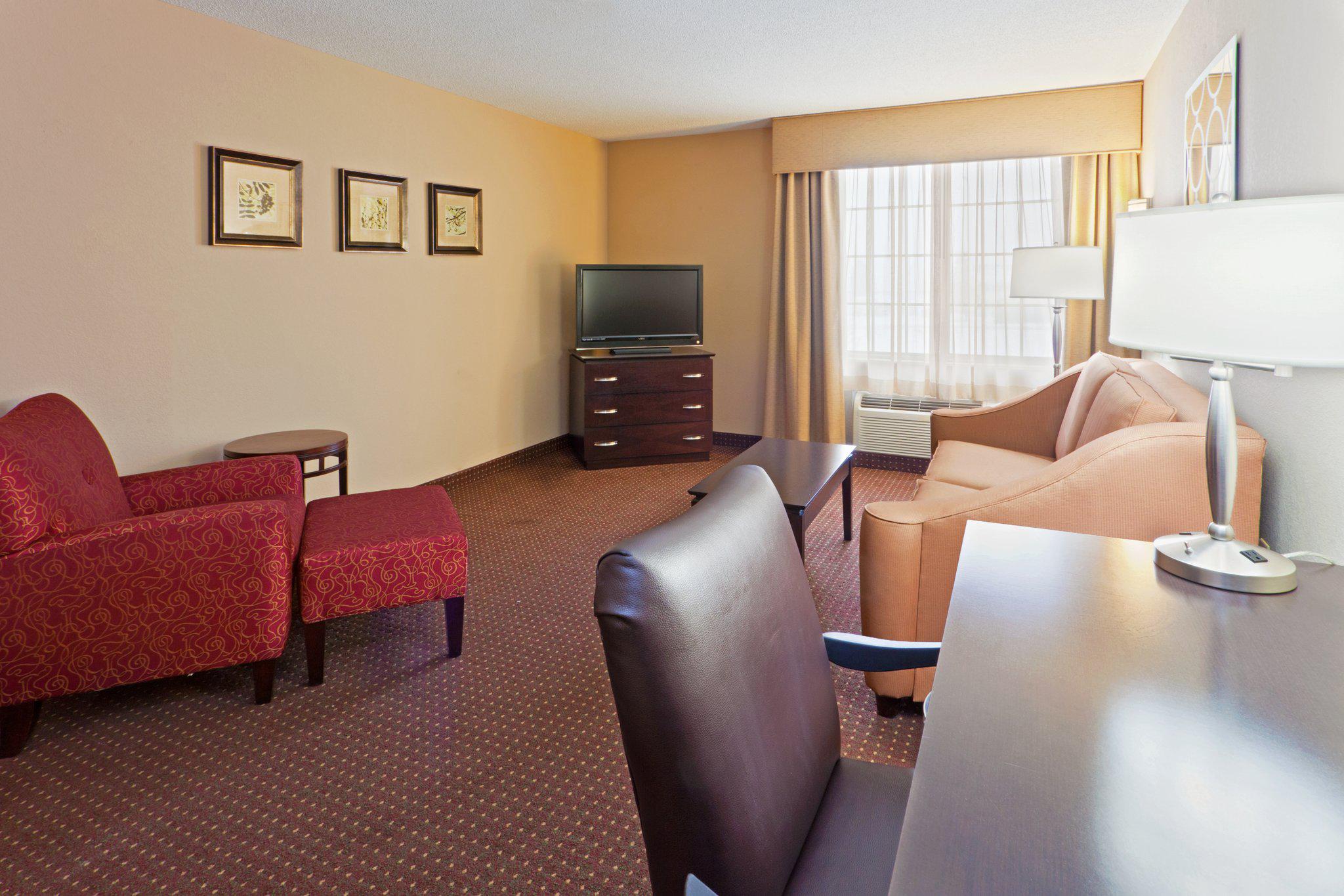 Holiday Inn Express & Suites Ashtabula-Geneva Photo