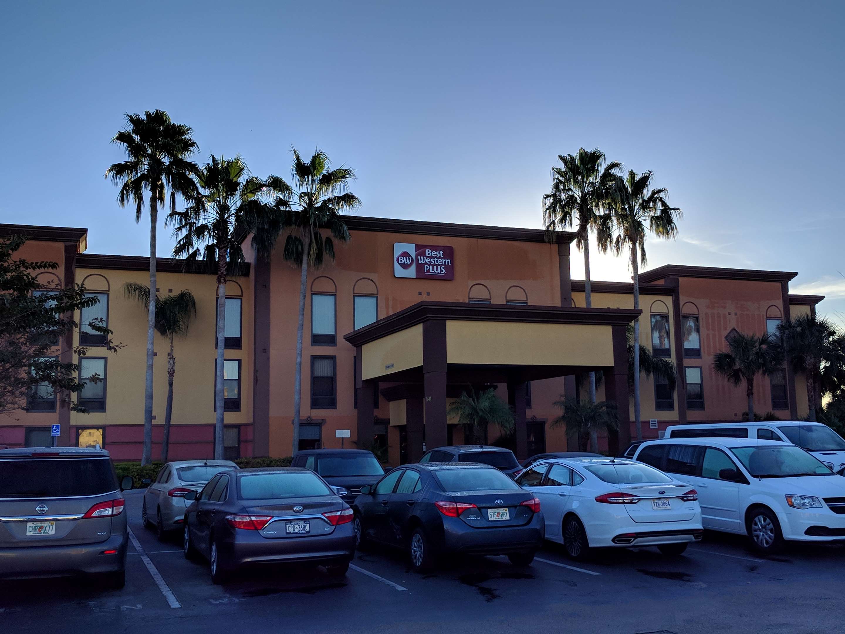 Best Western Plus Universal Inn Photo