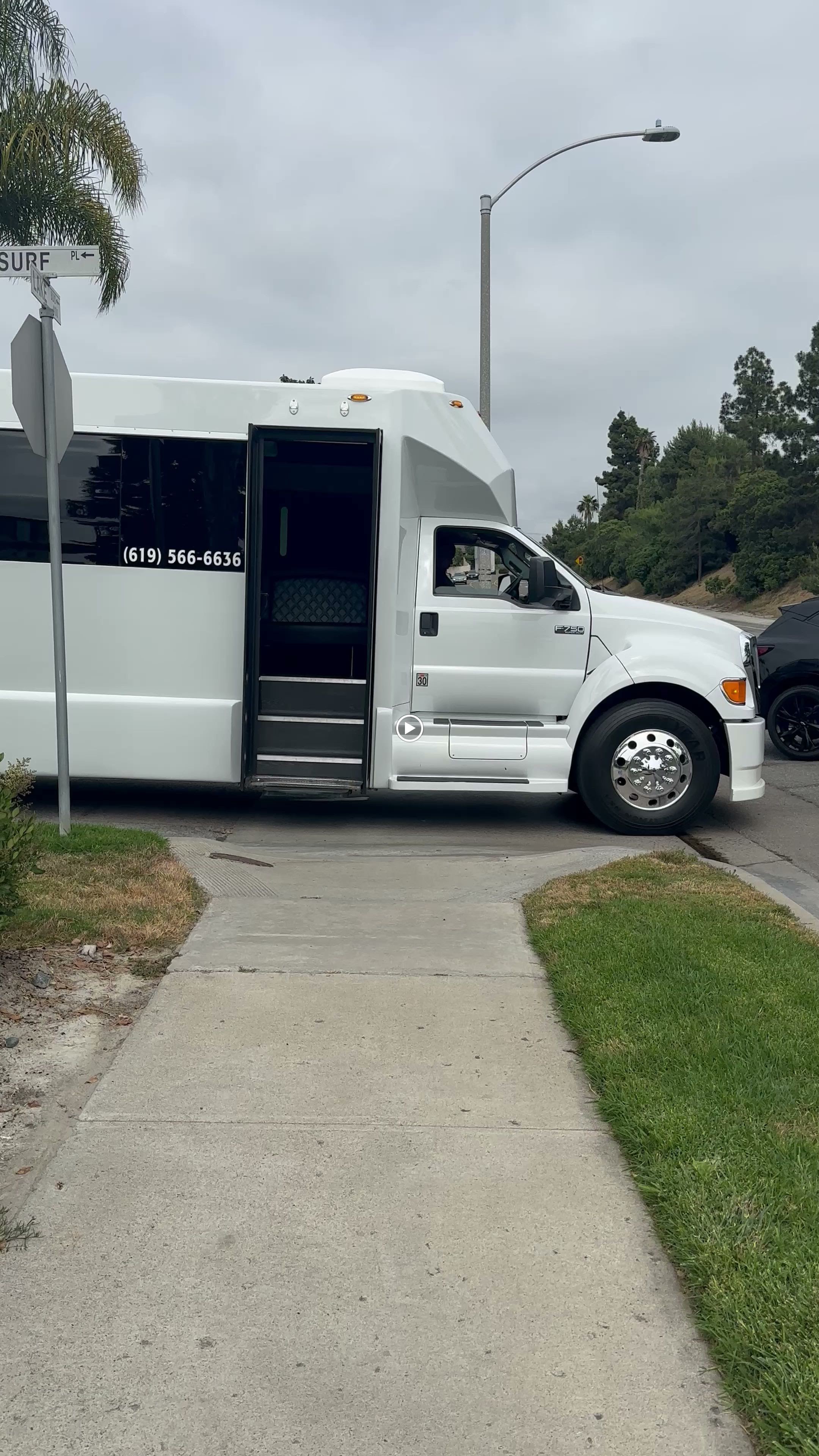 Diego Party Bus & Limo Image